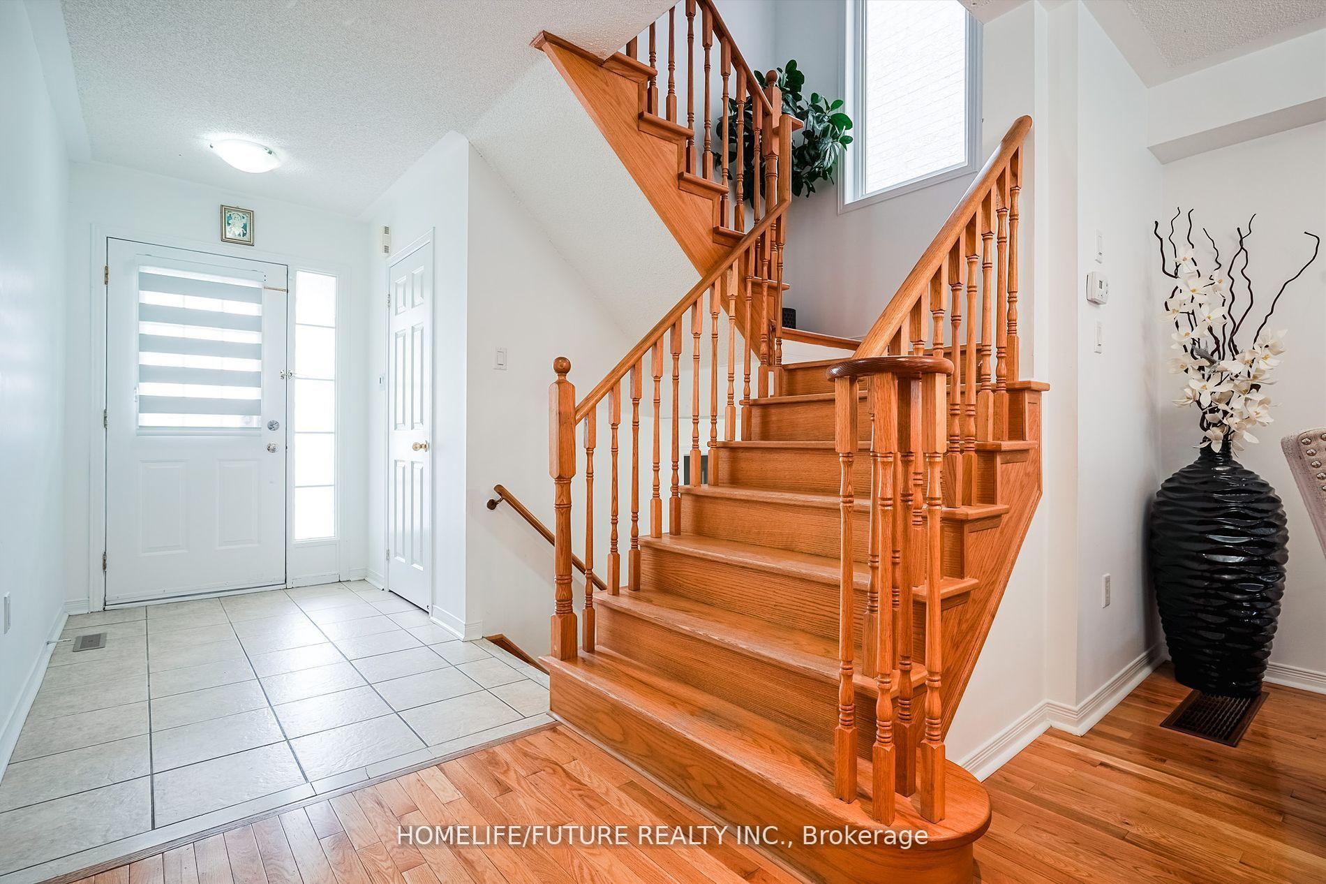 Photo 5 of 18 Mansbridge Crescent, Ajax, Northeast Ajax — HOMEH