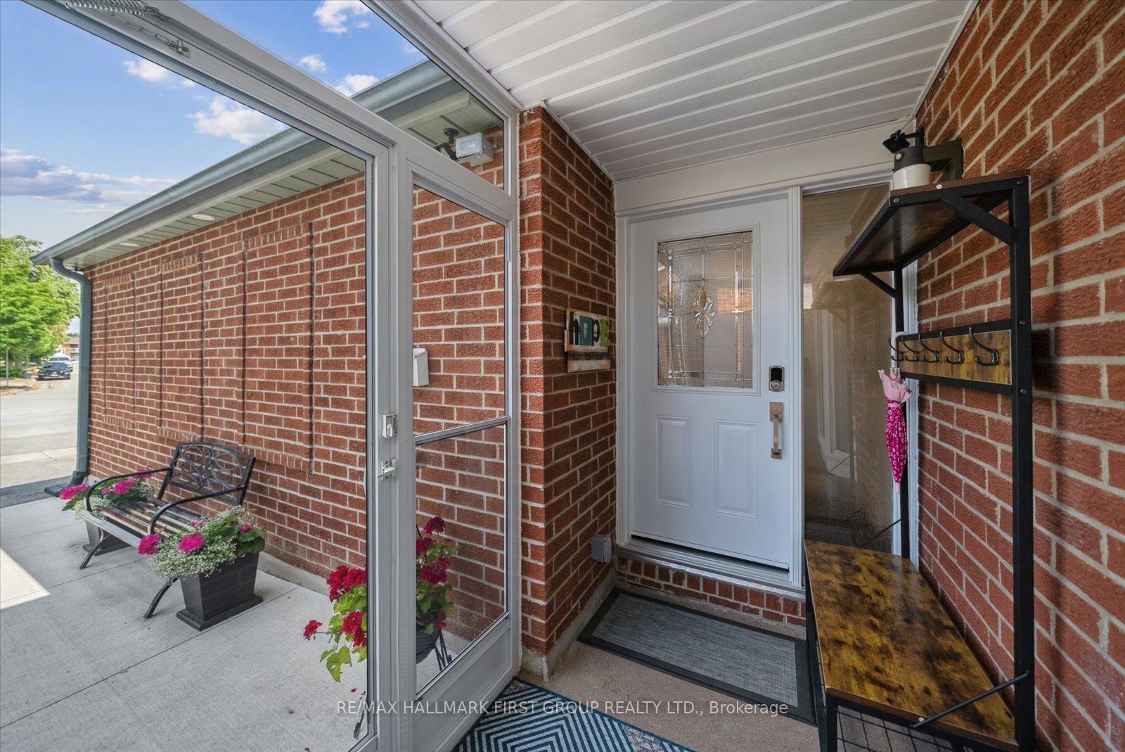 Photo 3 of 51 Andrea Lane, Vaughan, East Woodbridge — HOMEH