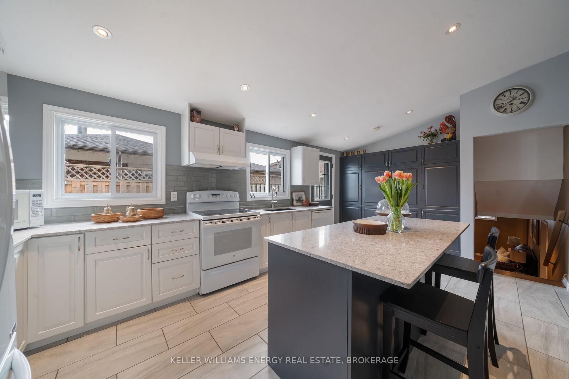 Photo 5 of 728 Annland Street, Pickering, Bay Ridges — HOMEH