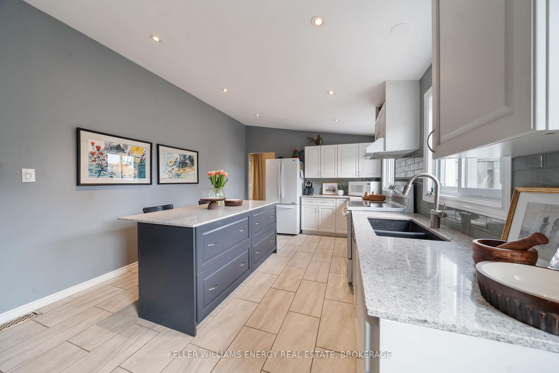 Photo 6 of 728 Annland Street, Pickering, Bay Ridges — HOMEH
