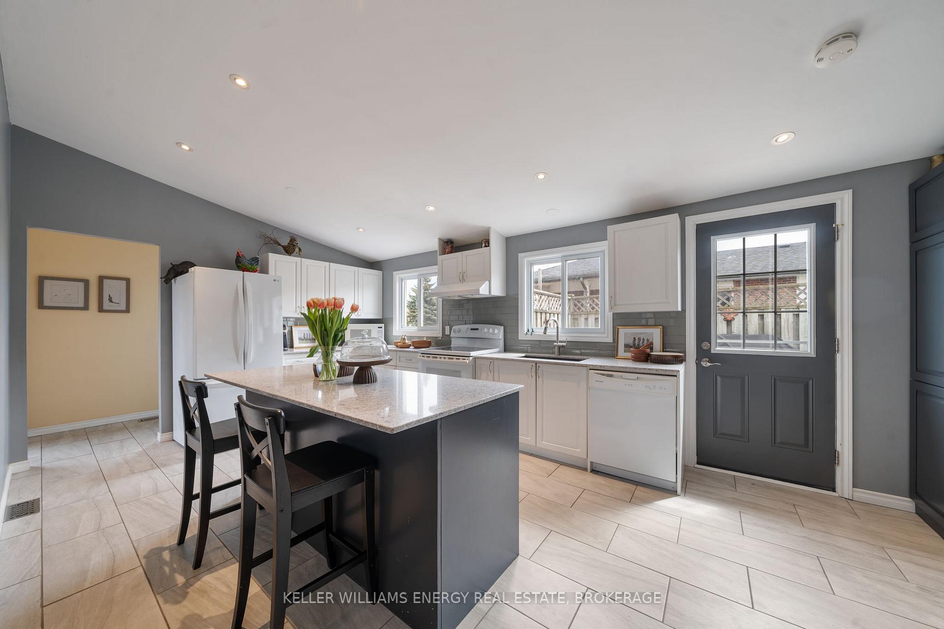 Photo 7 of 728 Annland Street, Pickering, Bay Ridges — HOMEH