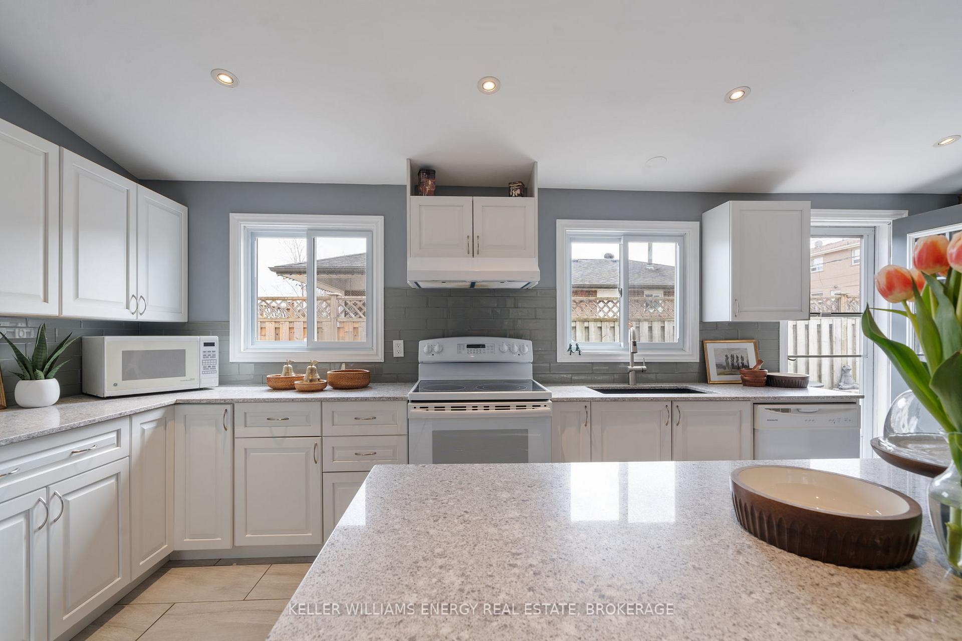 Photo 9 of 728 Annland Street, Pickering, Bay Ridges — HOMEH