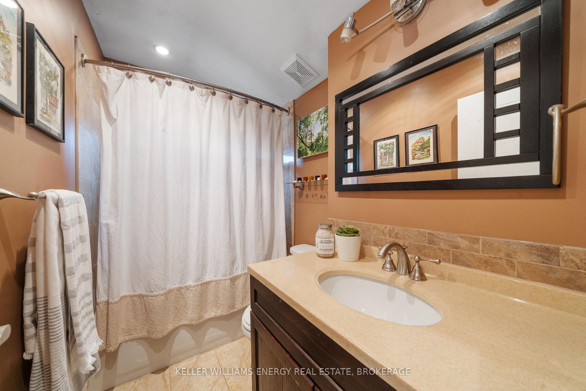 Photo 16 of 728 Annland Street, Pickering, Bay Ridges — HOMEH