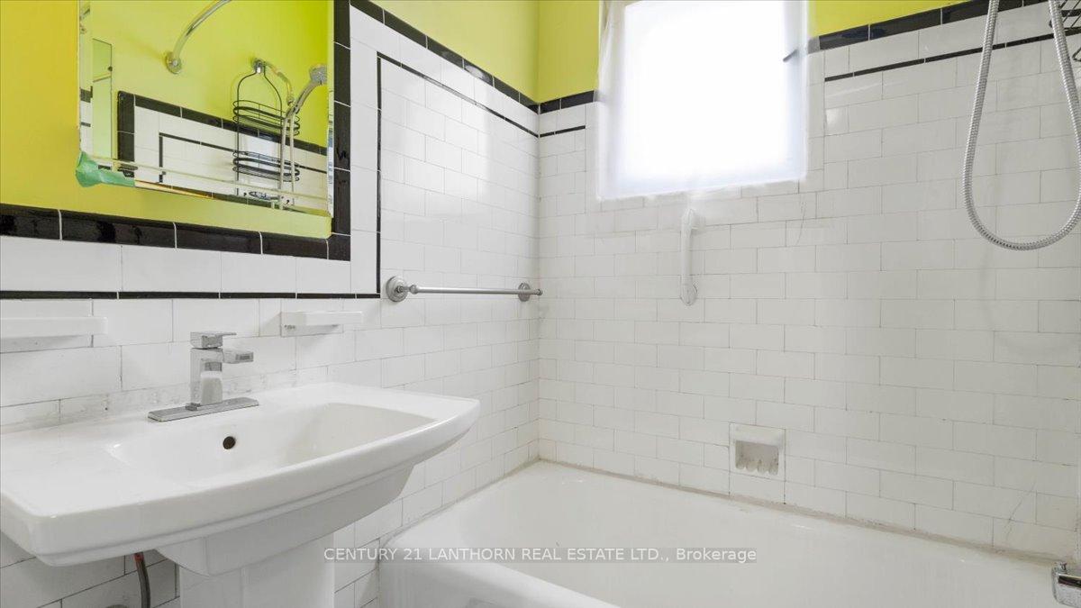 Photo 15 of 35 King Street, Prince Edward County, Picton Ward — HOMEH