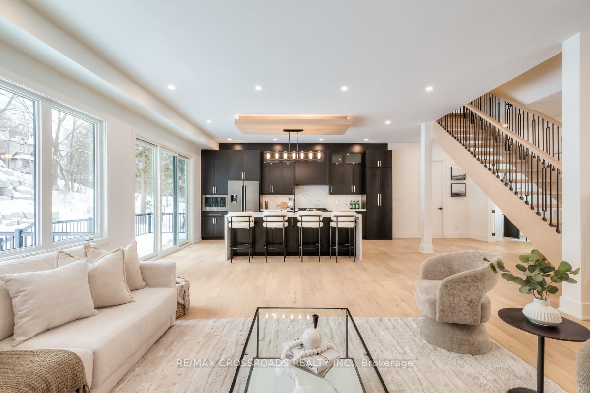 Photo 10 of 696 Hillview Crescent, Pickering, West Shore — HOMEH