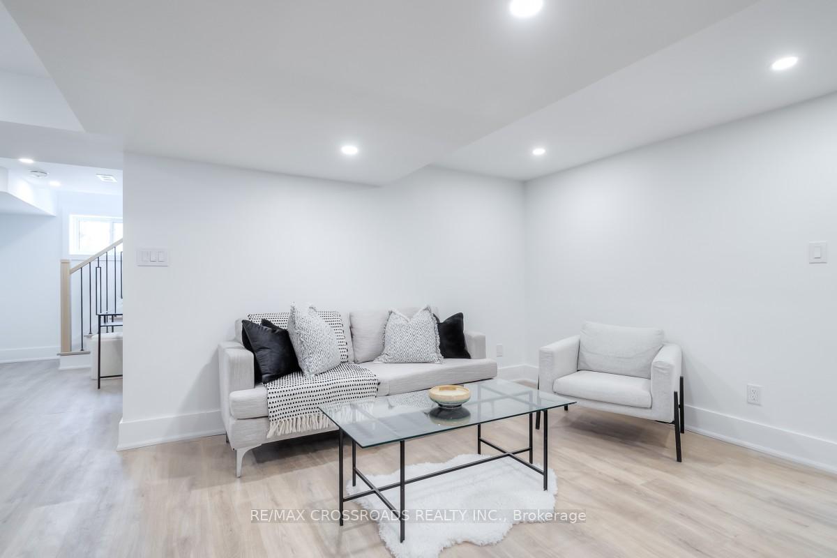 Photo 32 of 696 Hillview Crescent, Pickering, West Shore — HOMEH