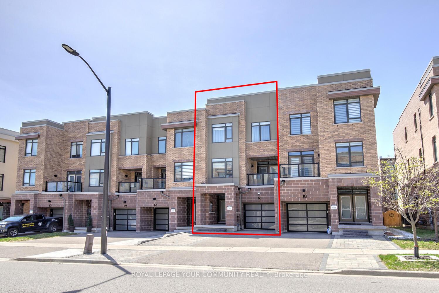 Photo 2 of 16 Glenngarry Crescent, Vaughan, Rural Vaughan — HOMEH
