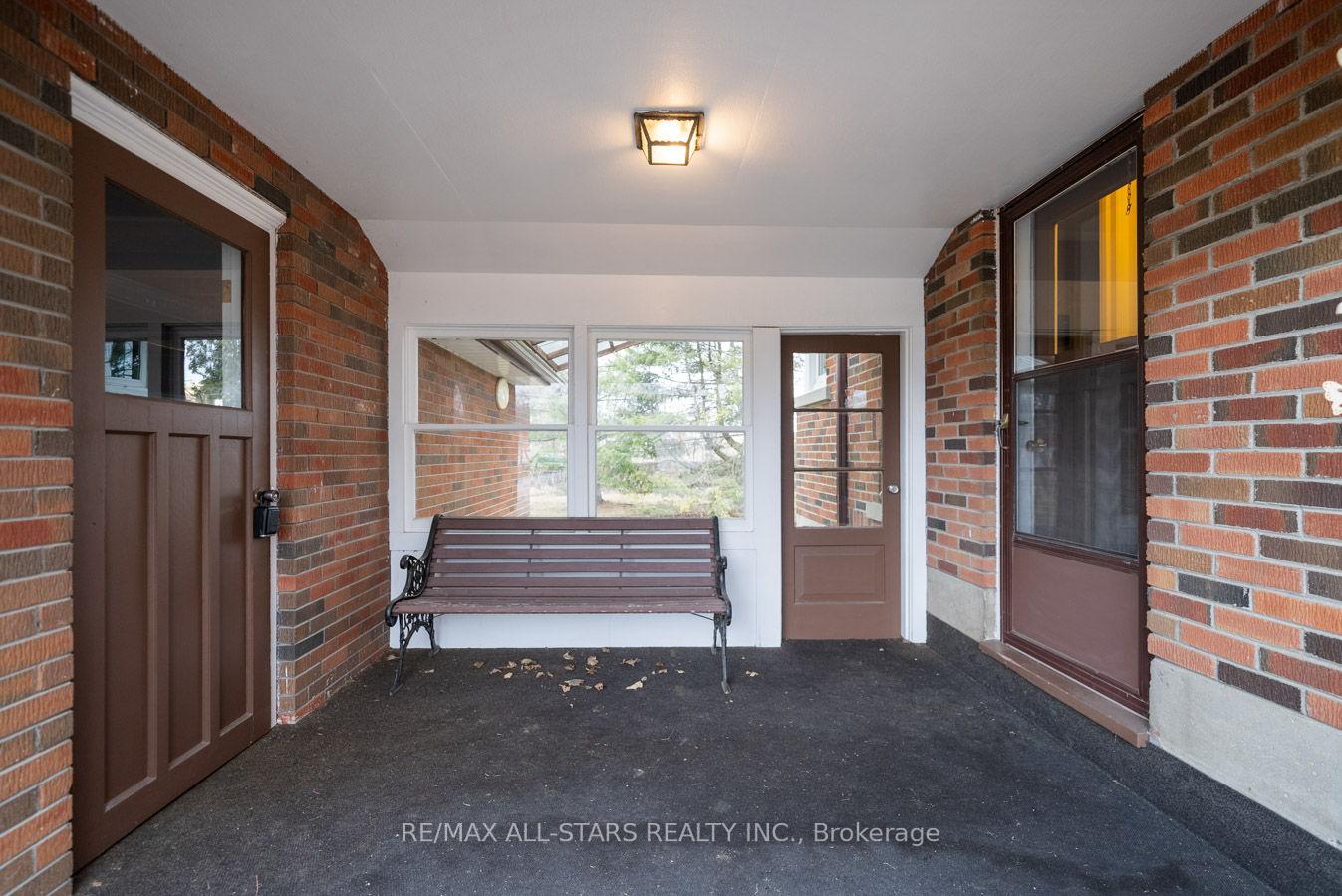 Photo 4 of 1718 Lane Street, Pickering, Rural Pickering — HOMEH