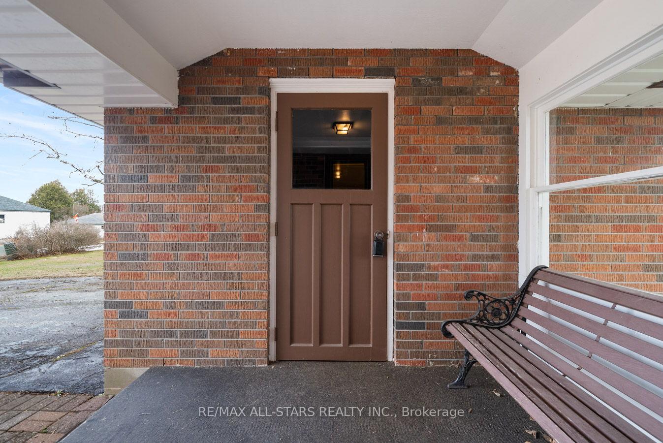 Photo 5 of 1718 Lane Street, Pickering, Rural Pickering — HOMEH