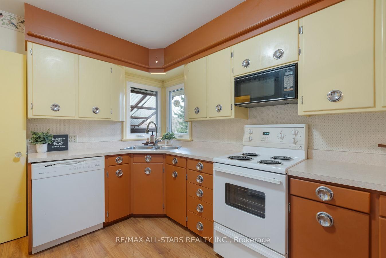 Photo 13 of 1718 Lane Street, Pickering, Rural Pickering — HOMEH