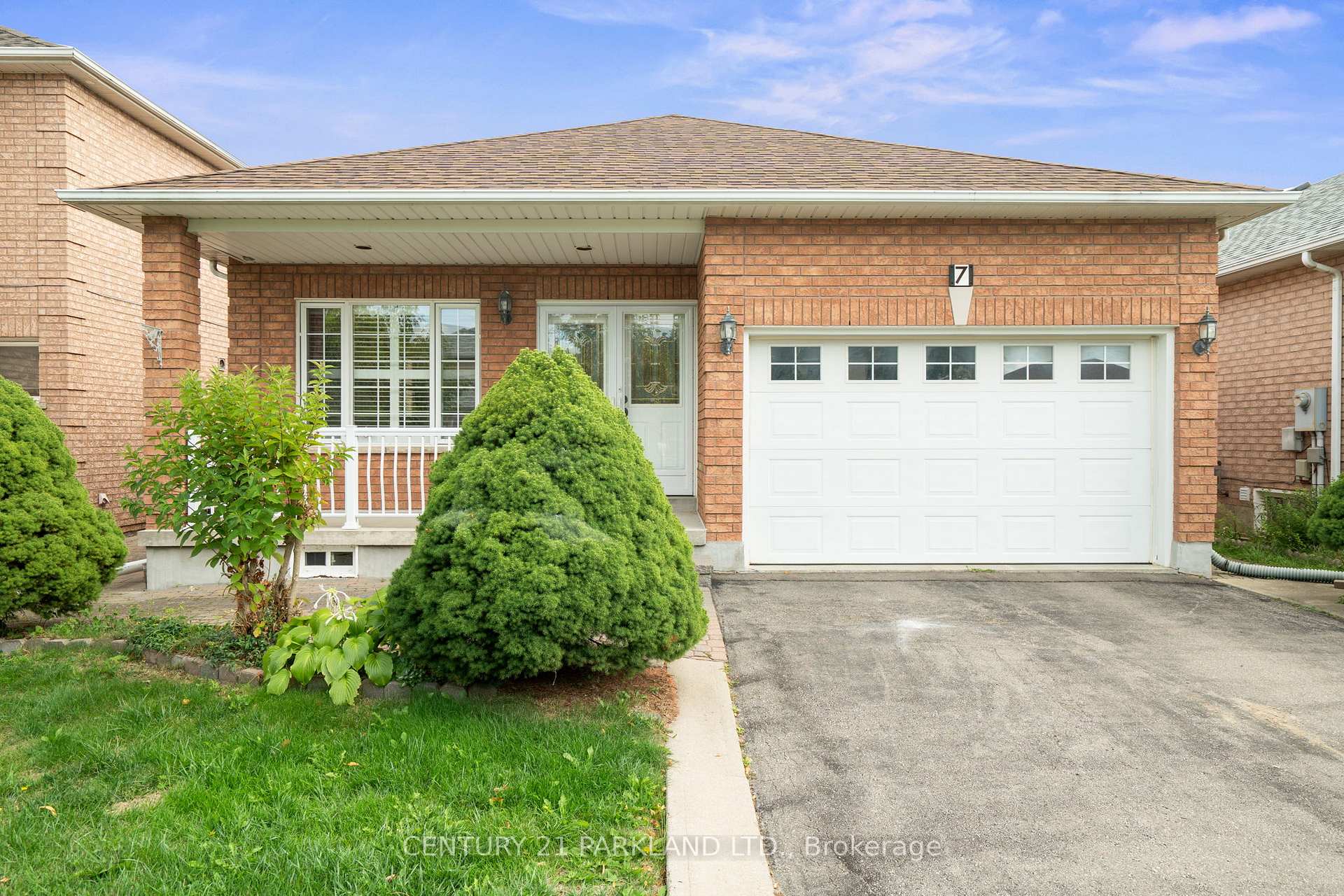 Photo 2 of 7 Vespucci Drive, Vaughan, Maple — HOMEH