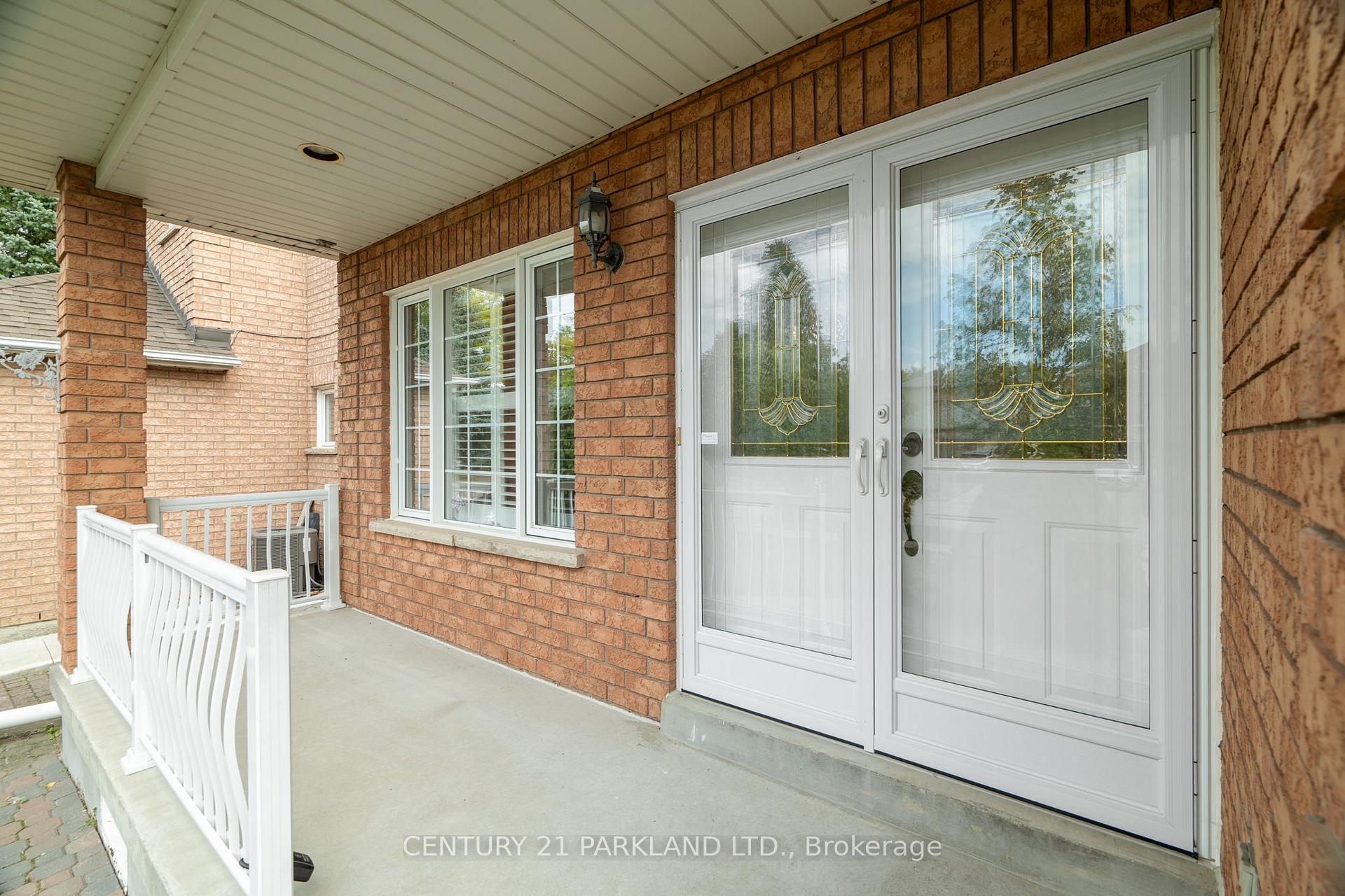 Photo 3 of 7 Vespucci Drive, Vaughan, Maple — HOMEH