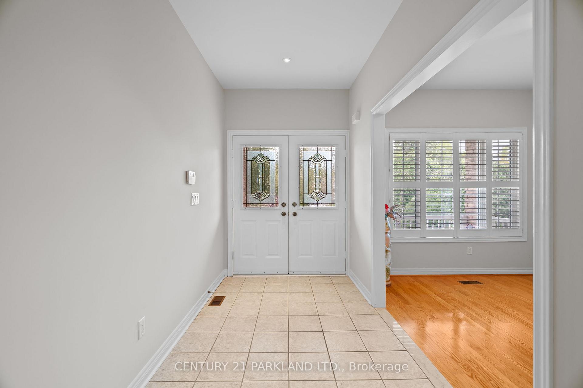 Photo 4 of 7 Vespucci Drive, Vaughan, Maple — HOMEH