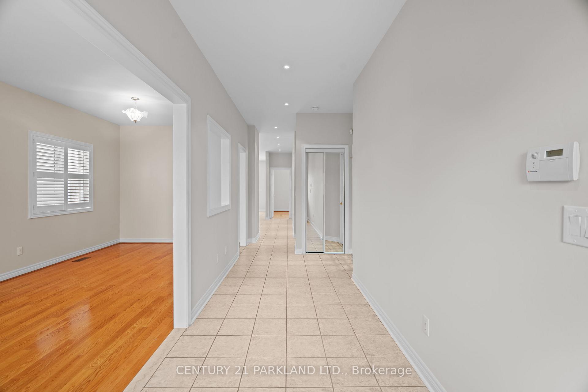 Photo 6 of 7 Vespucci Drive, Vaughan, Maple — HOMEH