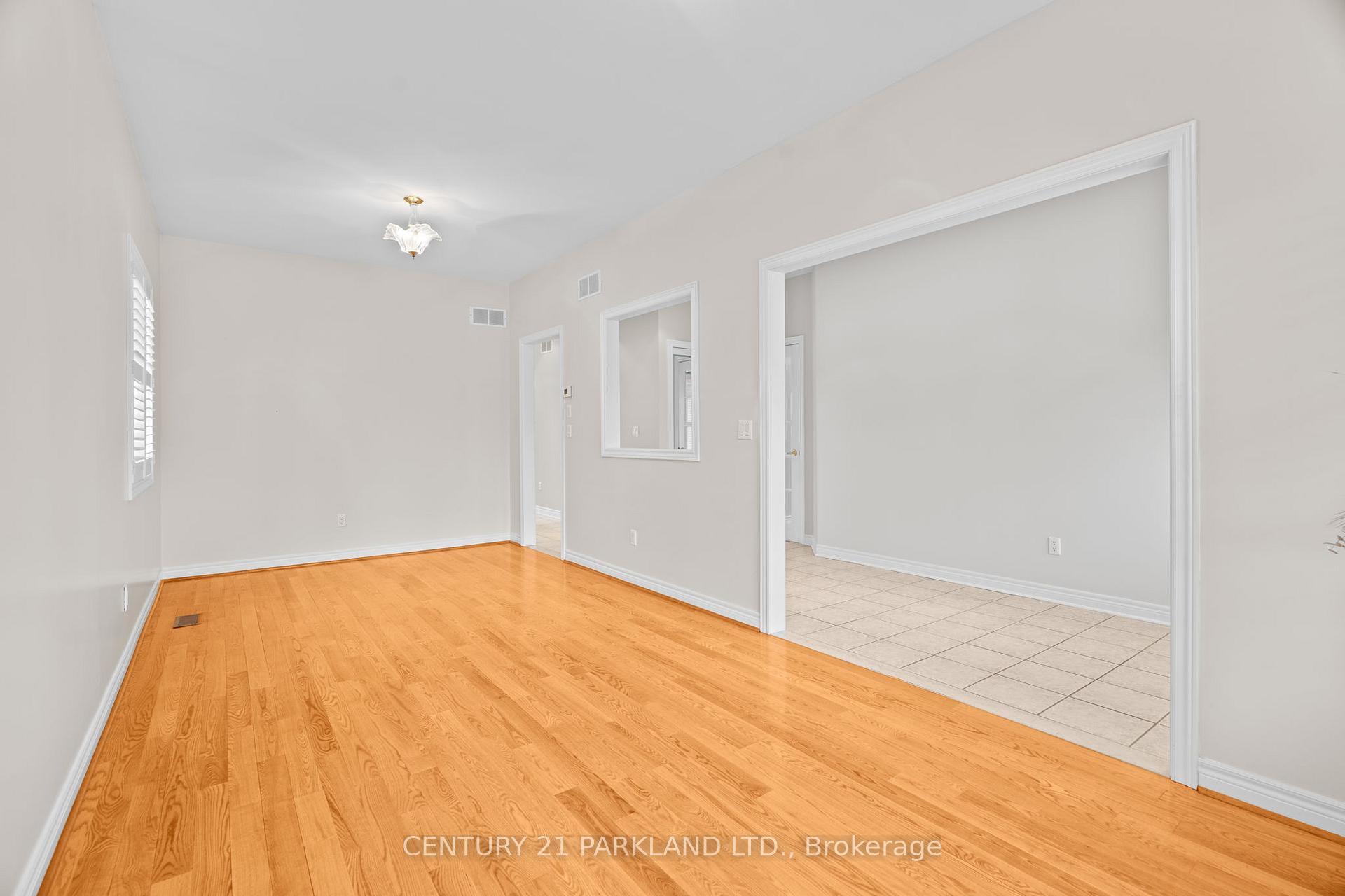 Photo 7 of 7 Vespucci Drive, Vaughan, Maple — HOMEH