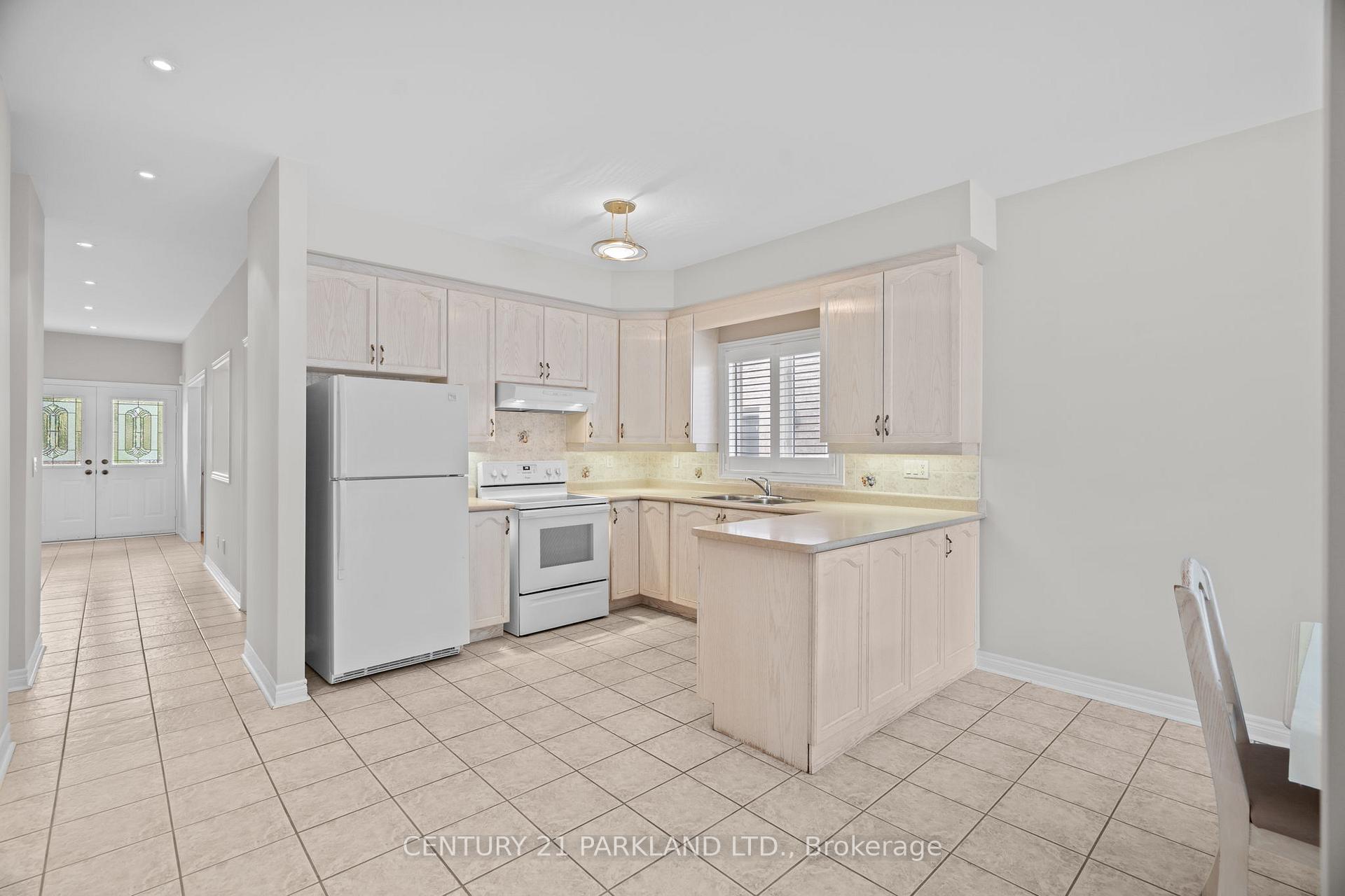 Photo 10 of 7 Vespucci Drive, Vaughan, Maple — HOMEH