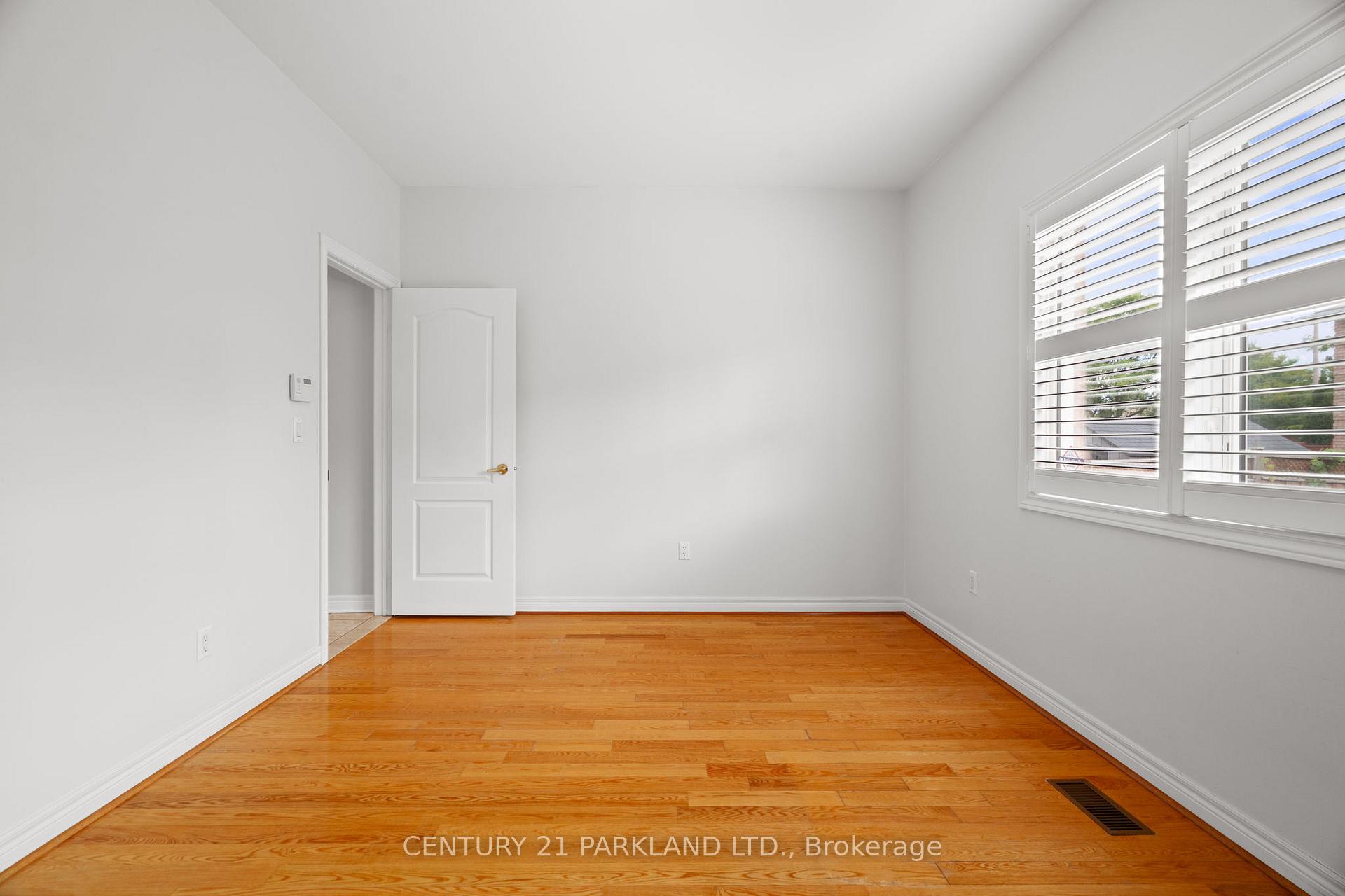 Photo 13 of 7 Vespucci Drive, Vaughan, Maple — HOMEH