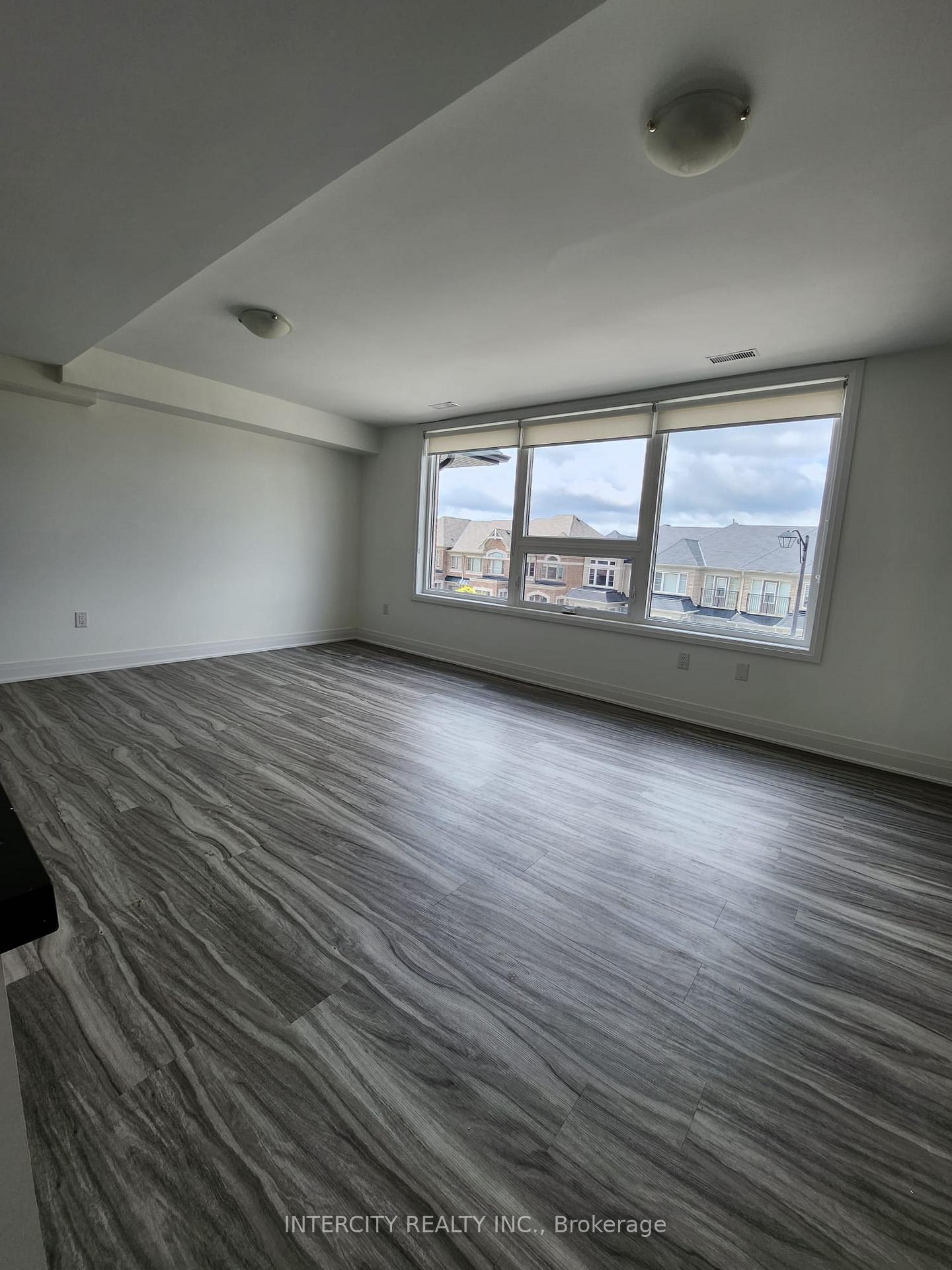 Photo 3 of Unit 1, 81 Vedette Way, Vaughan, East Woodbridge — HOMEH