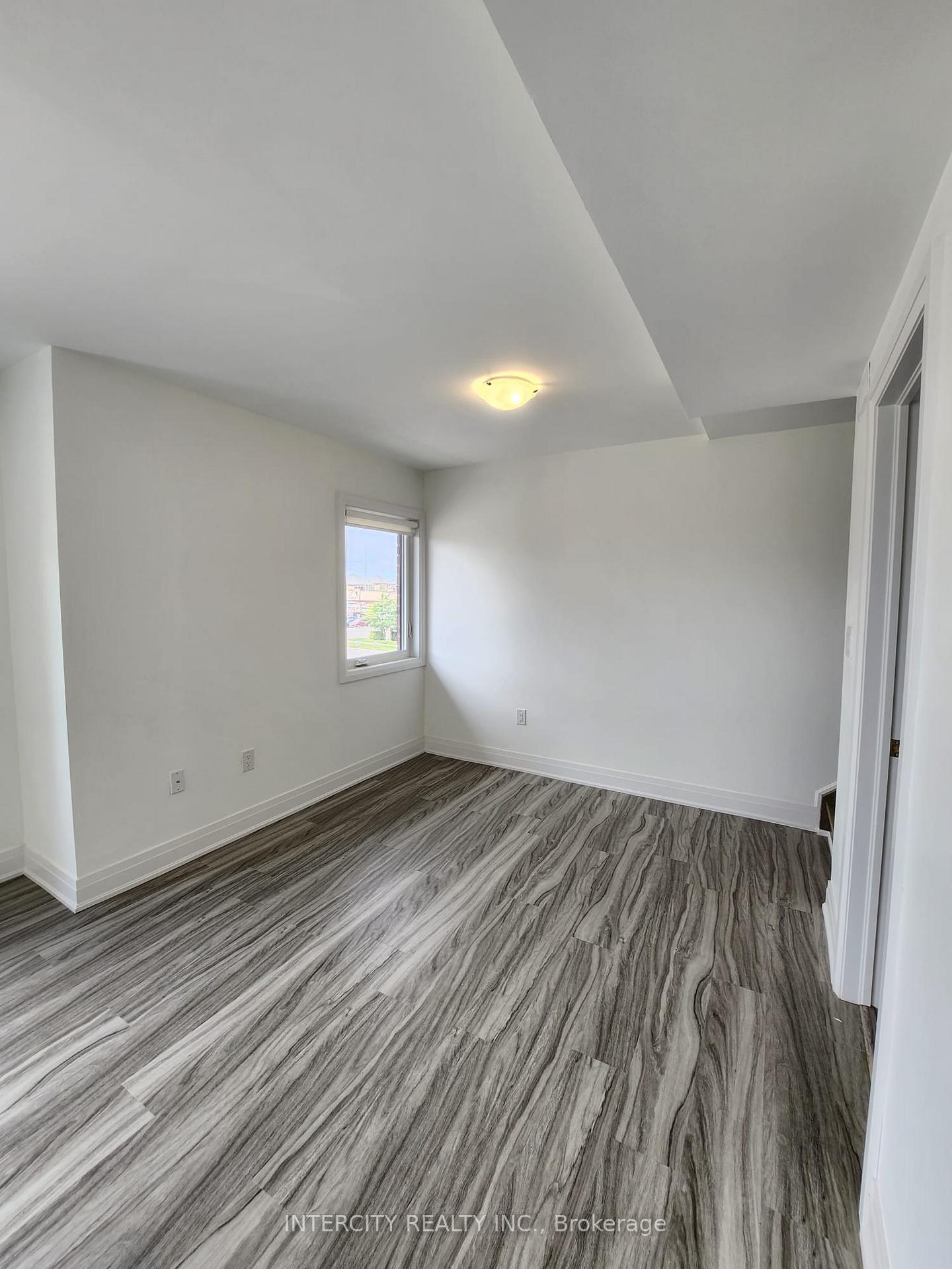 Photo 4 of Unit 1, 81 Vedette Way, Vaughan, East Woodbridge — HOMEH