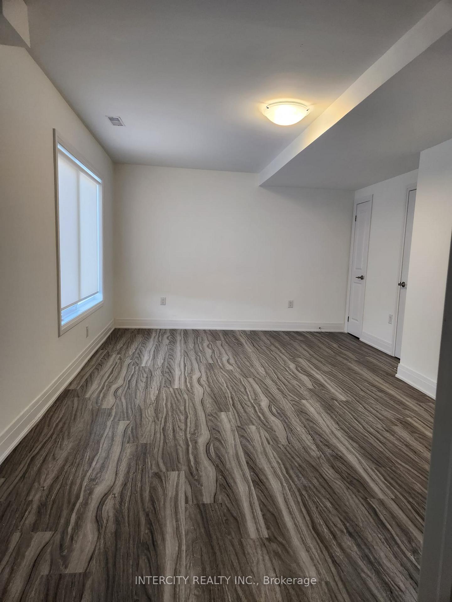 Photo 5 of Unit 1, 81 Vedette Way, Vaughan, East Woodbridge — HOMEH