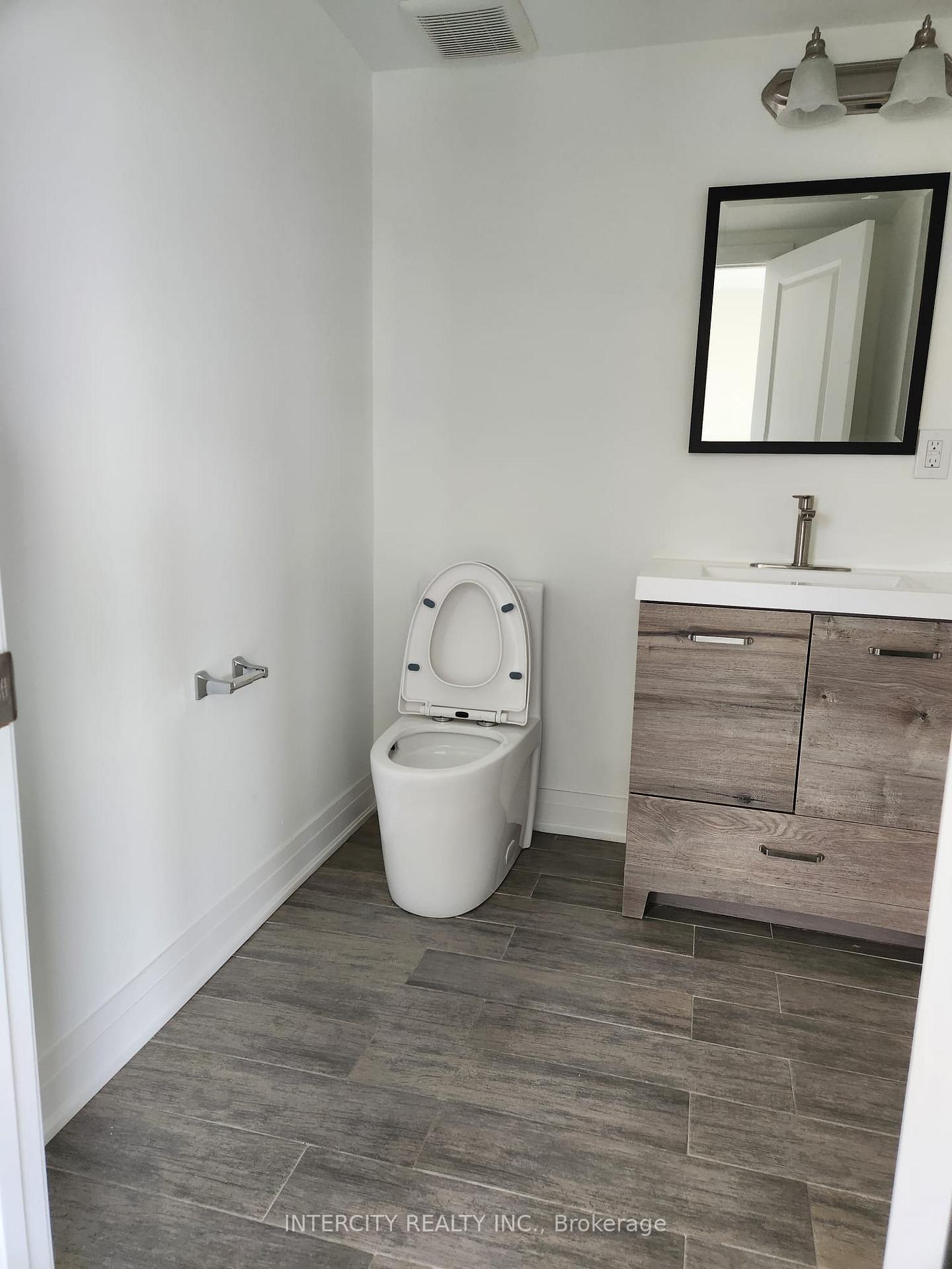 Photo 6 of Unit 1, 81 Vedette Way, Vaughan, East Woodbridge — HOMEH