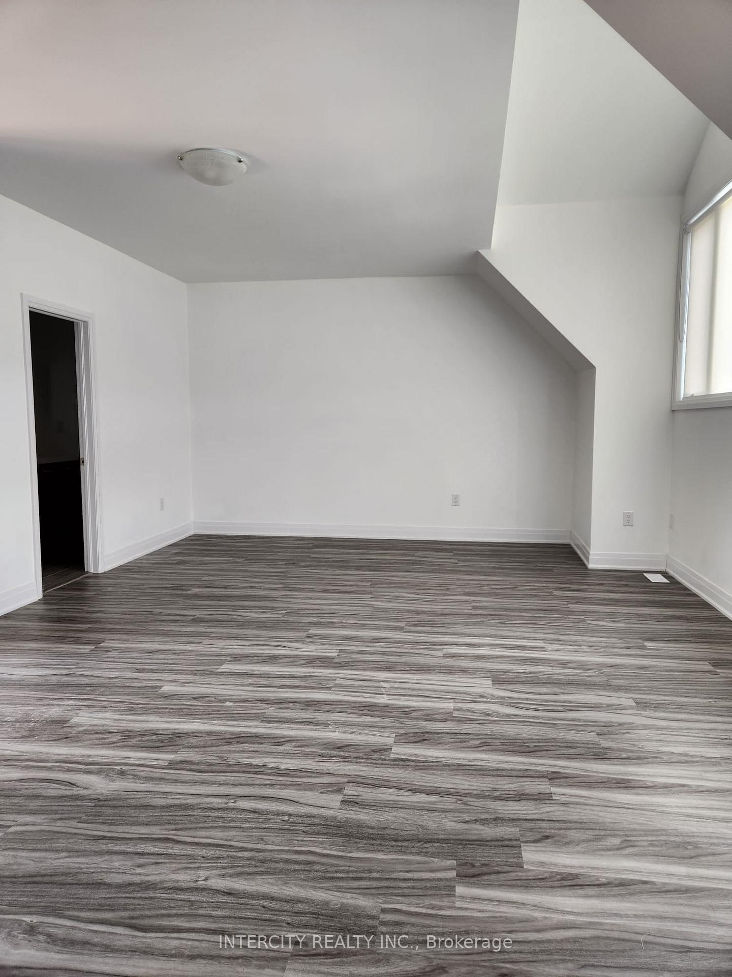 Photo 7 of Unit 1, 81 Vedette Way, Vaughan, East Woodbridge — HOMEH