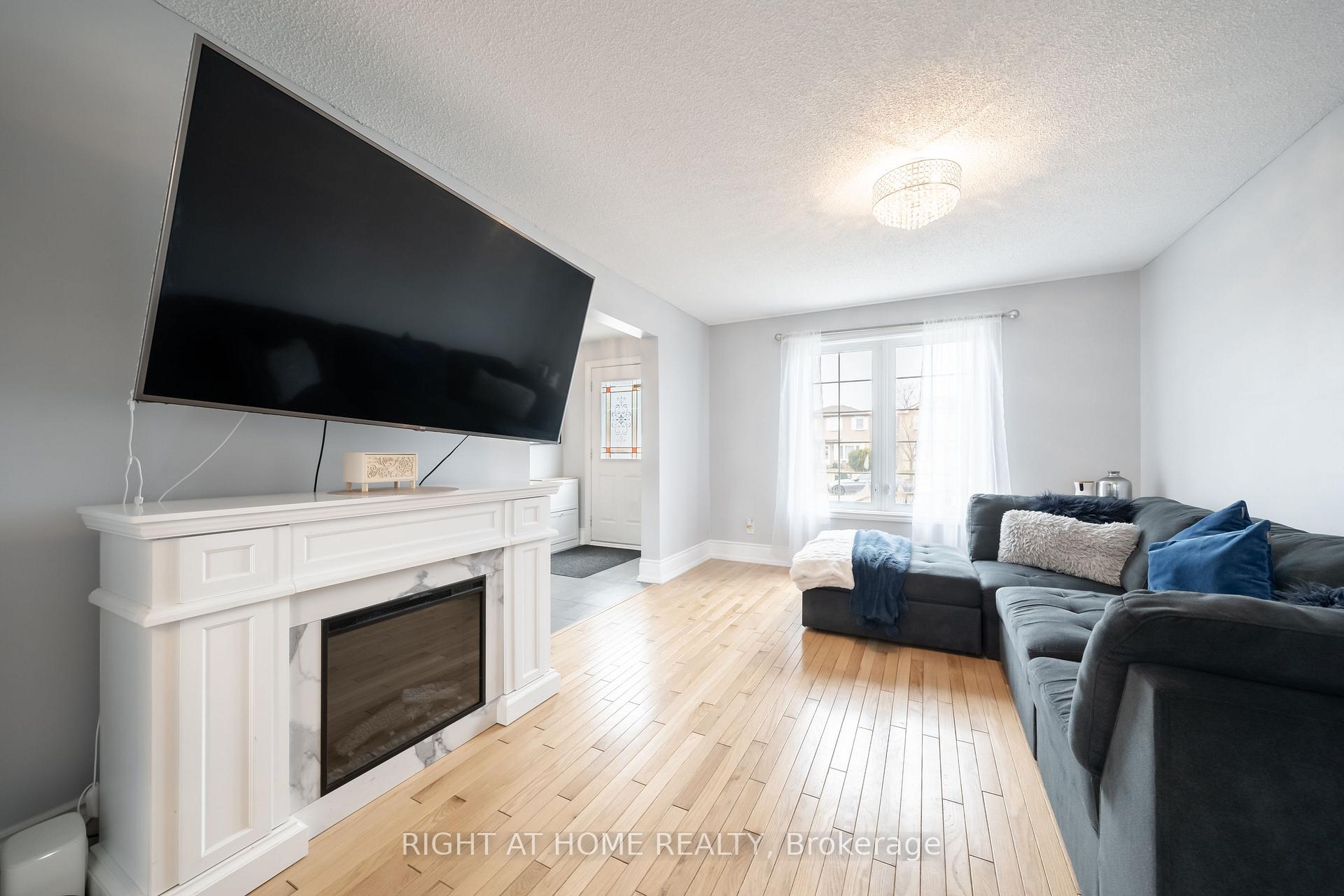 Photo 3 of 619 Beckworth Square, Pickering, Amberlea — HOMEH