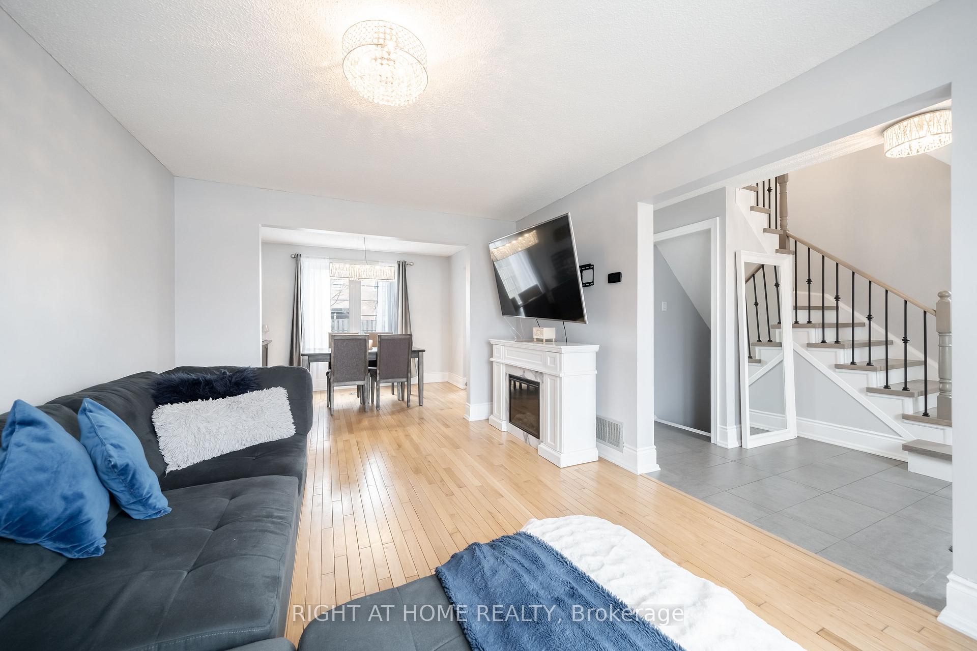 Photo 4 of 619 Beckworth Square, Pickering, Amberlea — HOMEH