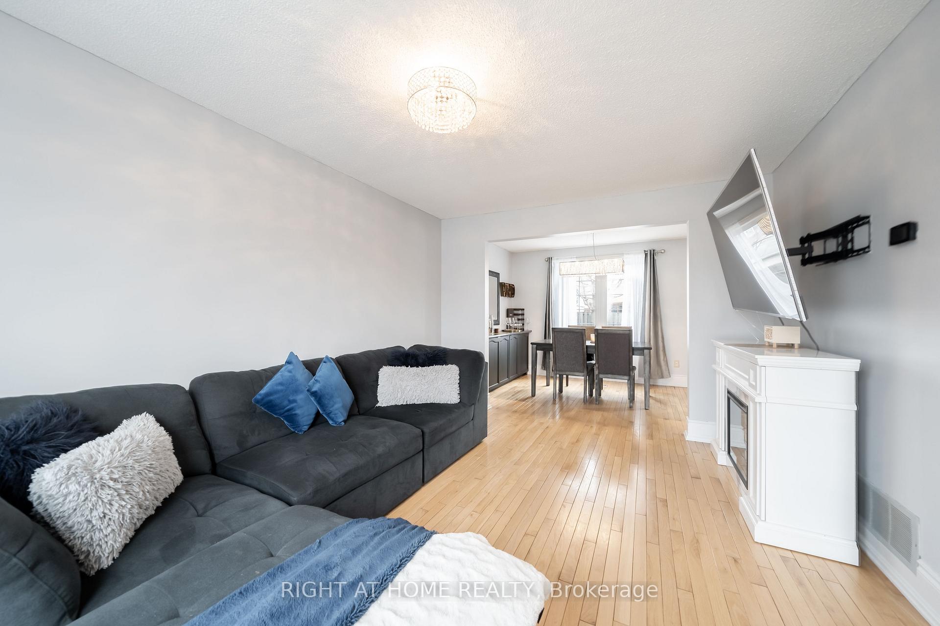 Photo 5 of 619 Beckworth Square, Pickering, Amberlea — HOMEH