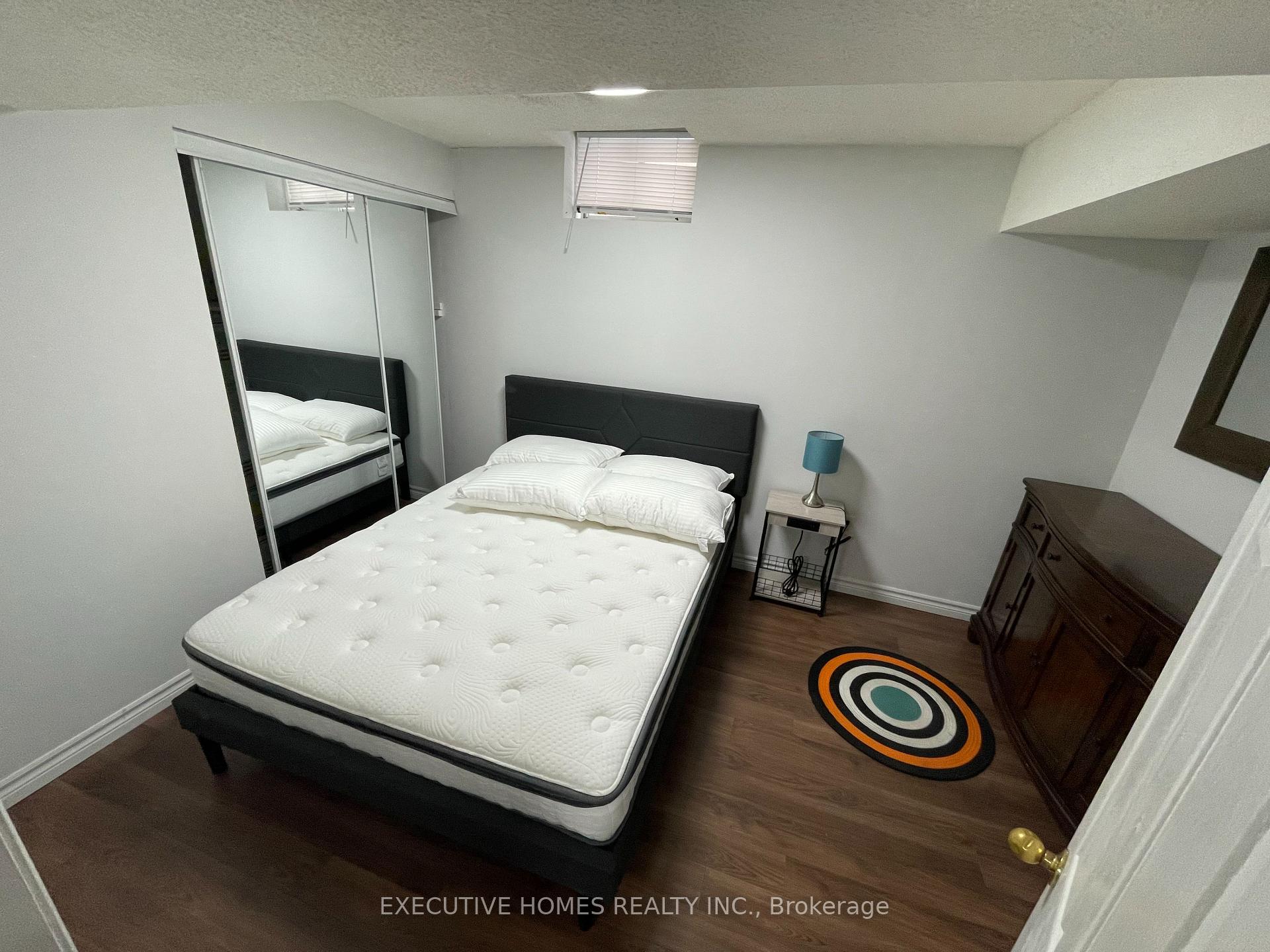 Photo 5 of 90 Wilcox Road, Vaughan, Maple — HOMEH