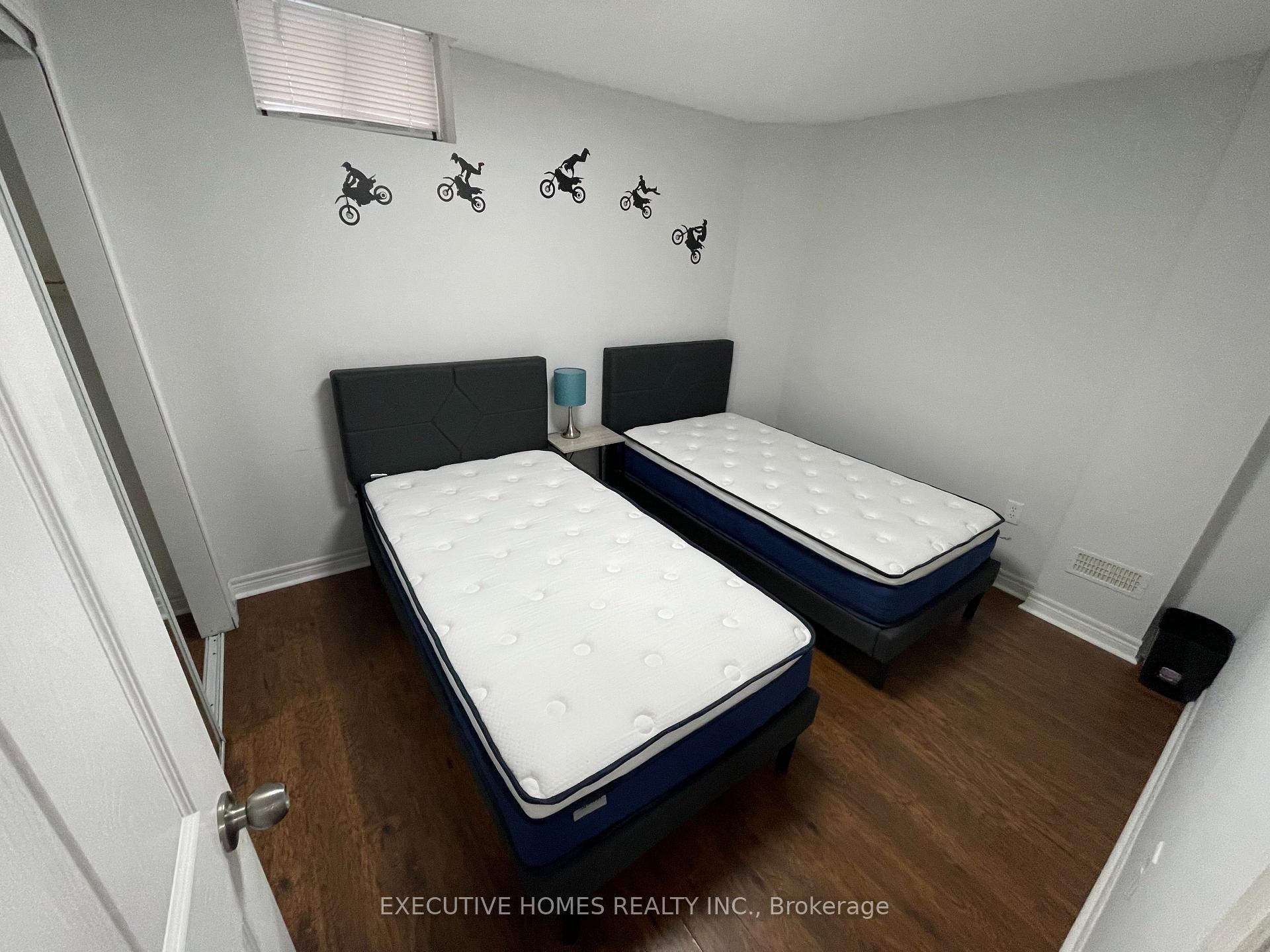 Photo 6 of 90 Wilcox Road, Vaughan, Maple — HOMEH