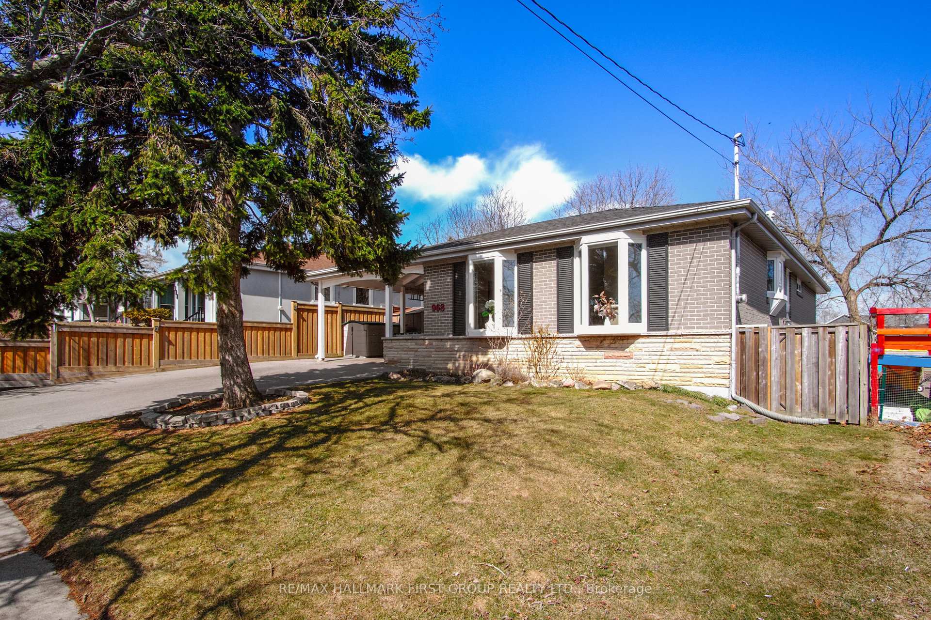 Photo 4 of 968 Oklahoma Drive, Pickering, West Shore — HOMEH