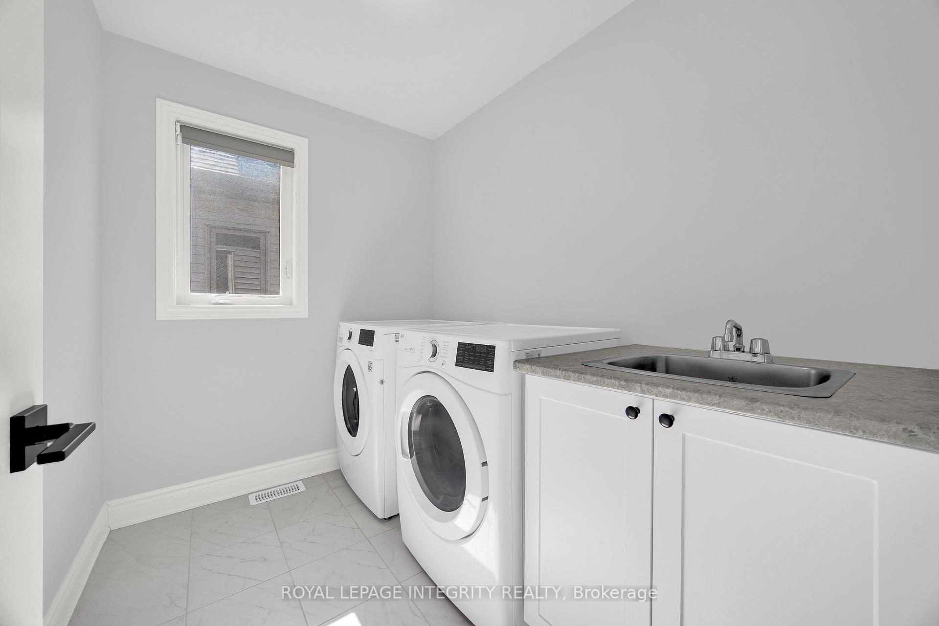 Photo 12 of 18 Racemose Street, Ottawa, Barrhaven - Half Moon Bay — HOMEH