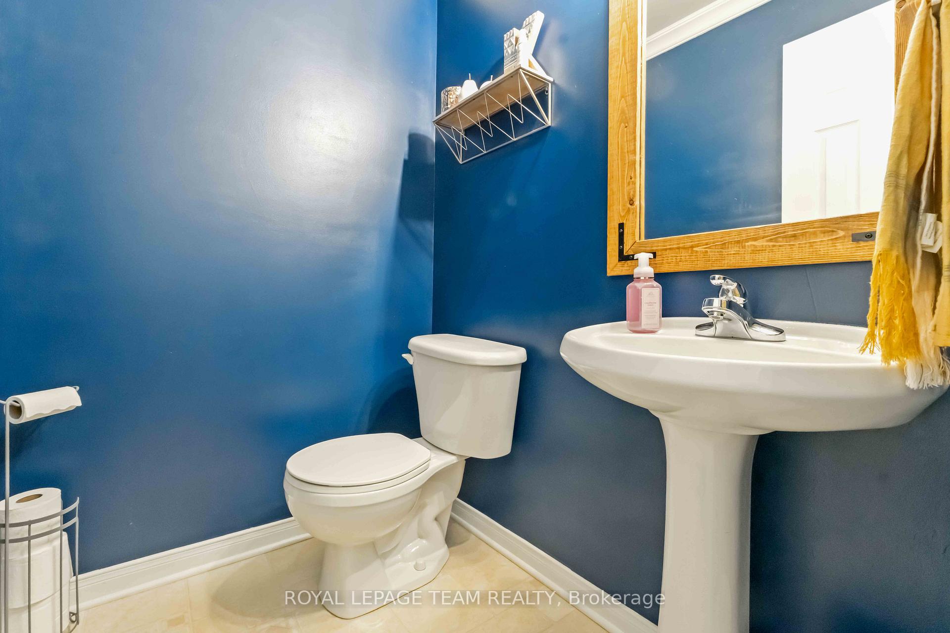 Photo 2 of 7 Fairpark Drive, Ottawa, Barrhaven East — HOMEH