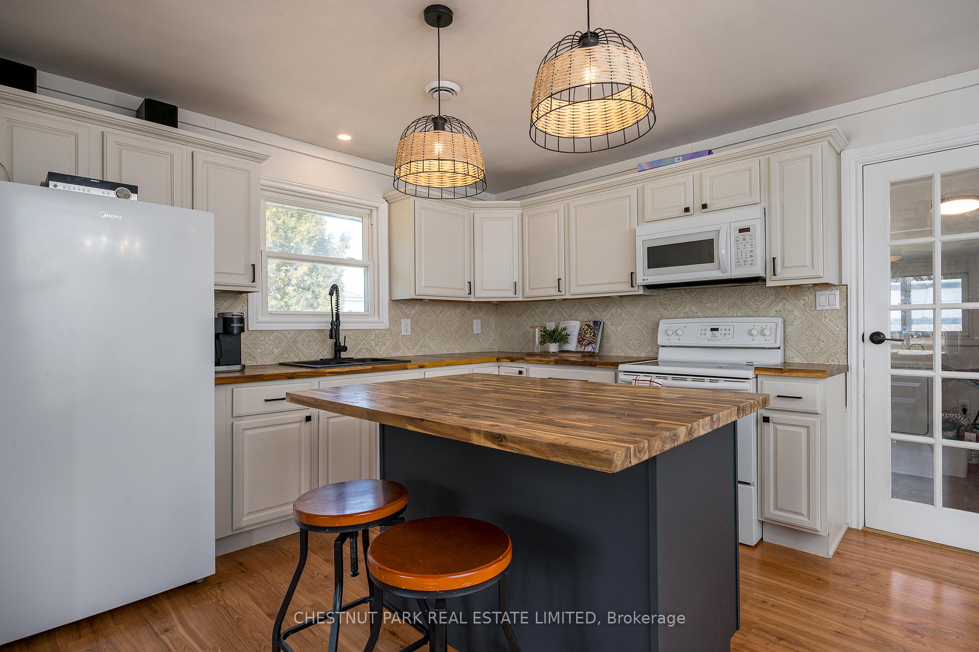 Photo 9 of 1805 County Road 10, Prince Edward County, Athol Ward — HOMEH