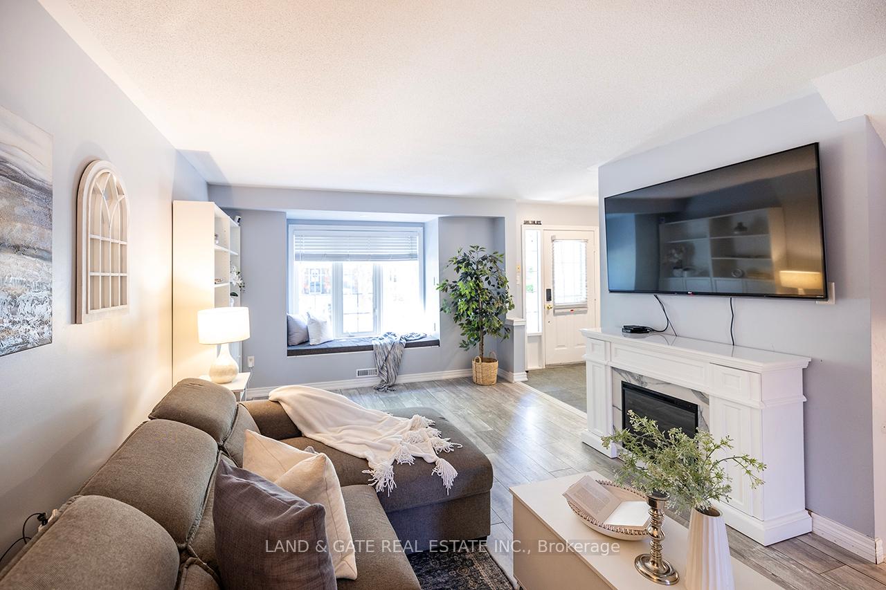 Photo 7 of 120 Warwick Avenue, Ajax, South East — HOMEH