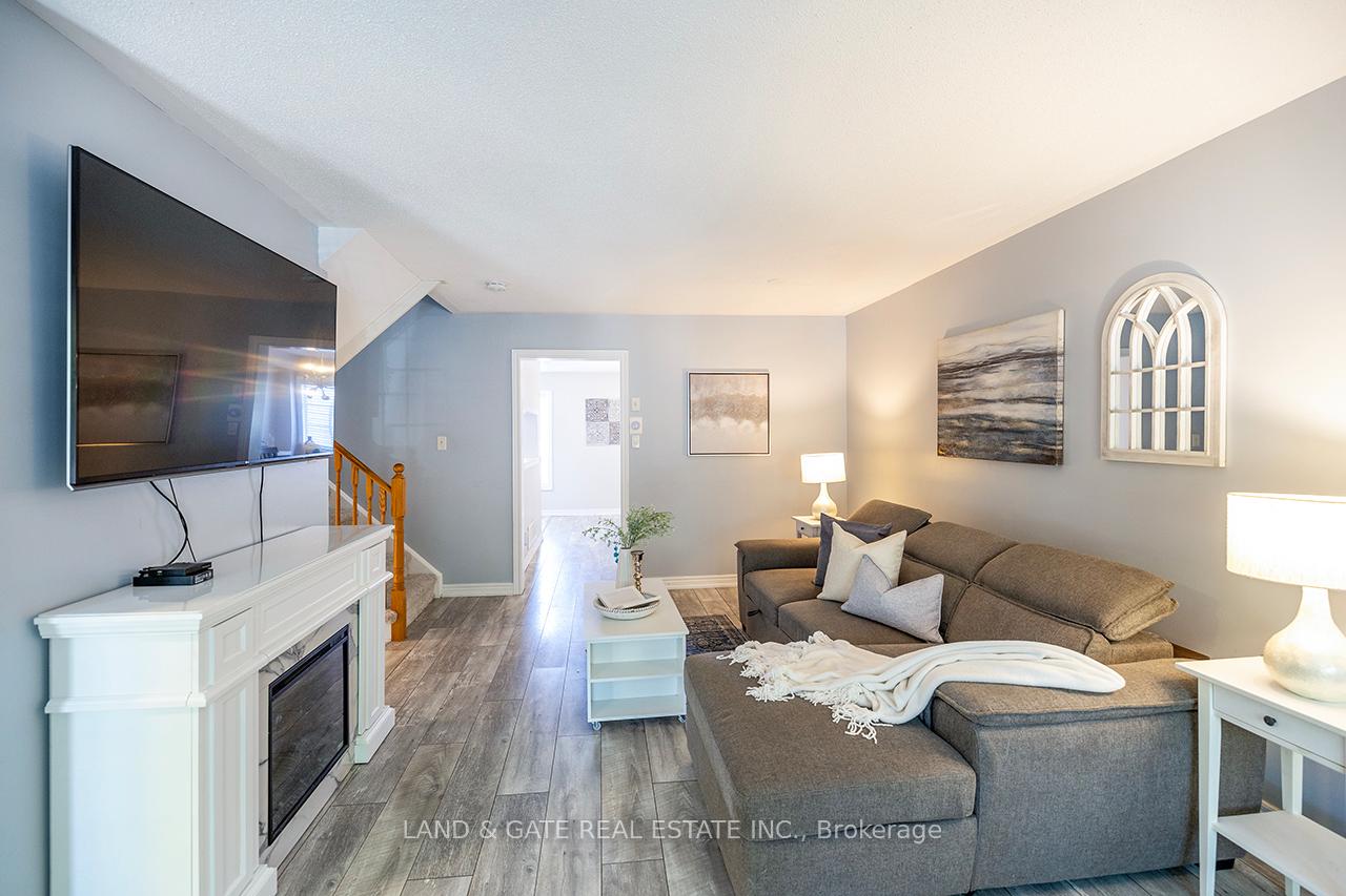 Photo 9 of 120 Warwick Avenue, Ajax, South East — HOMEH