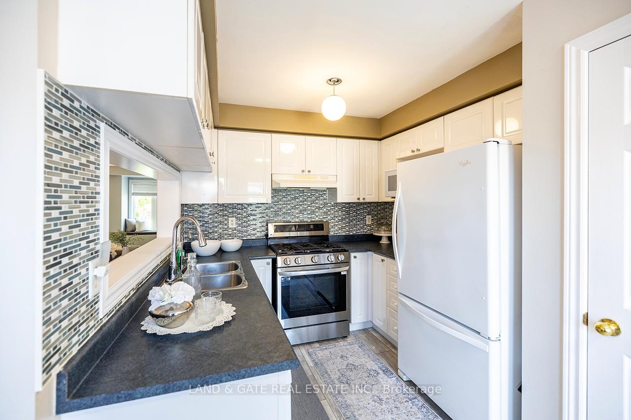 Photo 12 of 120 Warwick Avenue, Ajax, South East — HOMEH