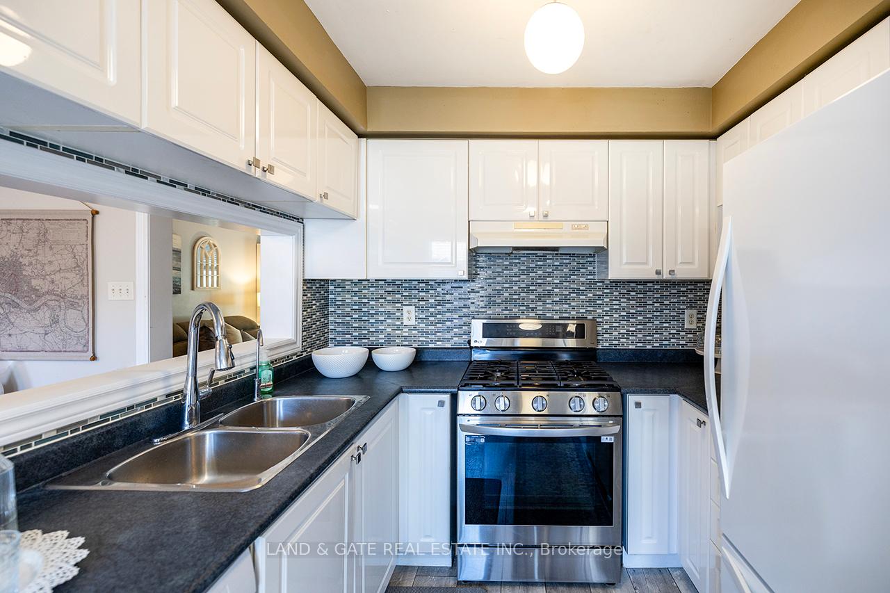 Photo 15 of 120 Warwick Avenue, Ajax, South East — HOMEH