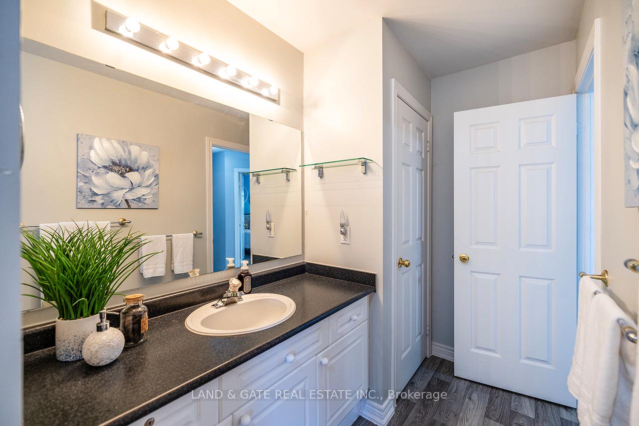Photo 23 of 120 Warwick Avenue, Ajax, South East — HOMEH