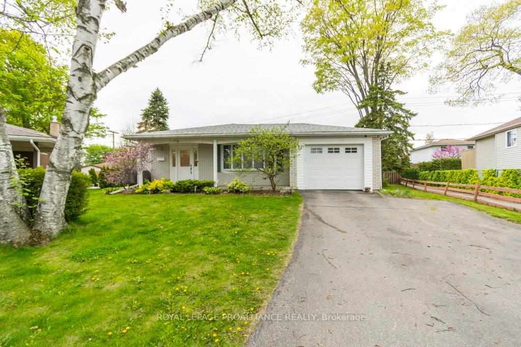 Front of 17 Edgeview Drive