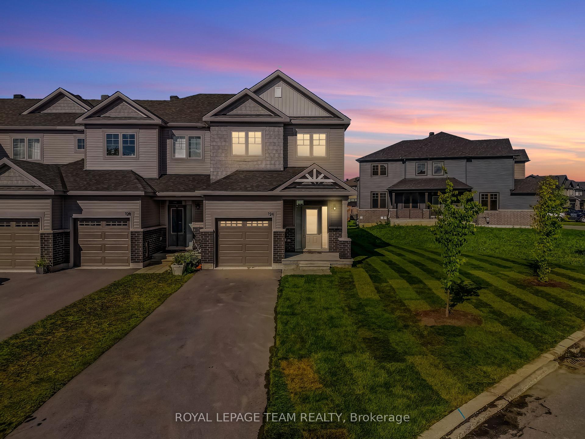 Photo 3 of 126 Wabikon Crescent, Ottawa, Blossom Park/Kemp Park/Findlay Creek — HOMEH