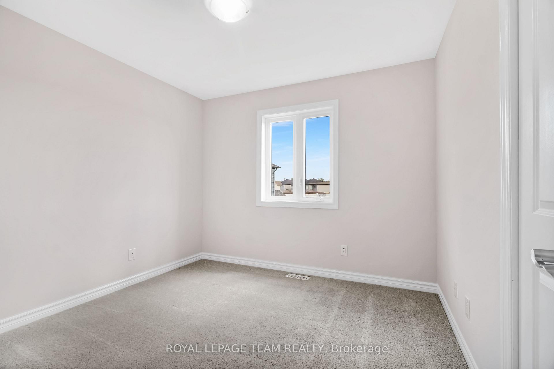 Photo 23 of 126 Wabikon Crescent, Ottawa, Blossom Park/Kemp Park/Findlay Creek — HOMEH