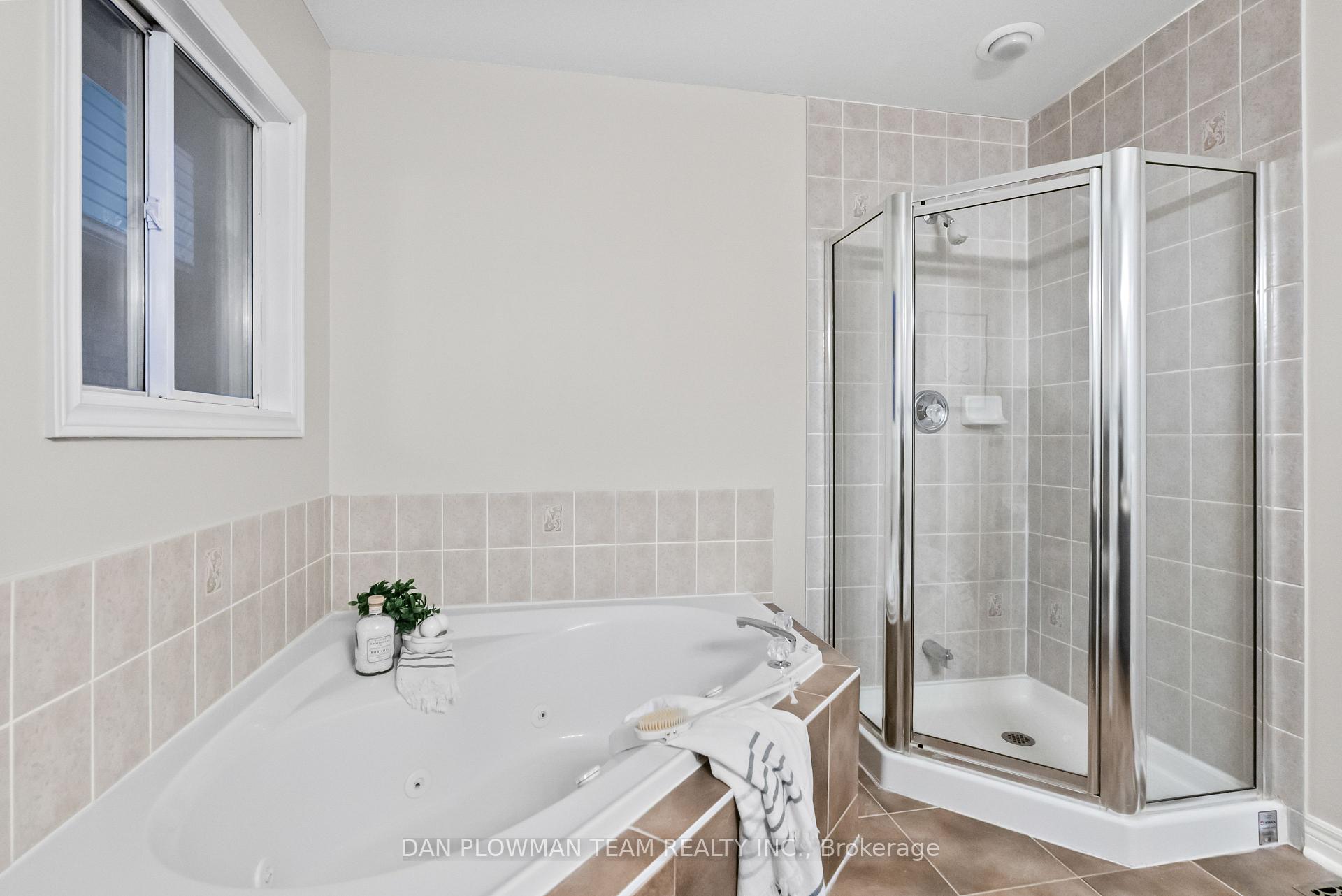 Photo 23 of 720 Swan Place, Pickering, Amberlea — HOMEH
