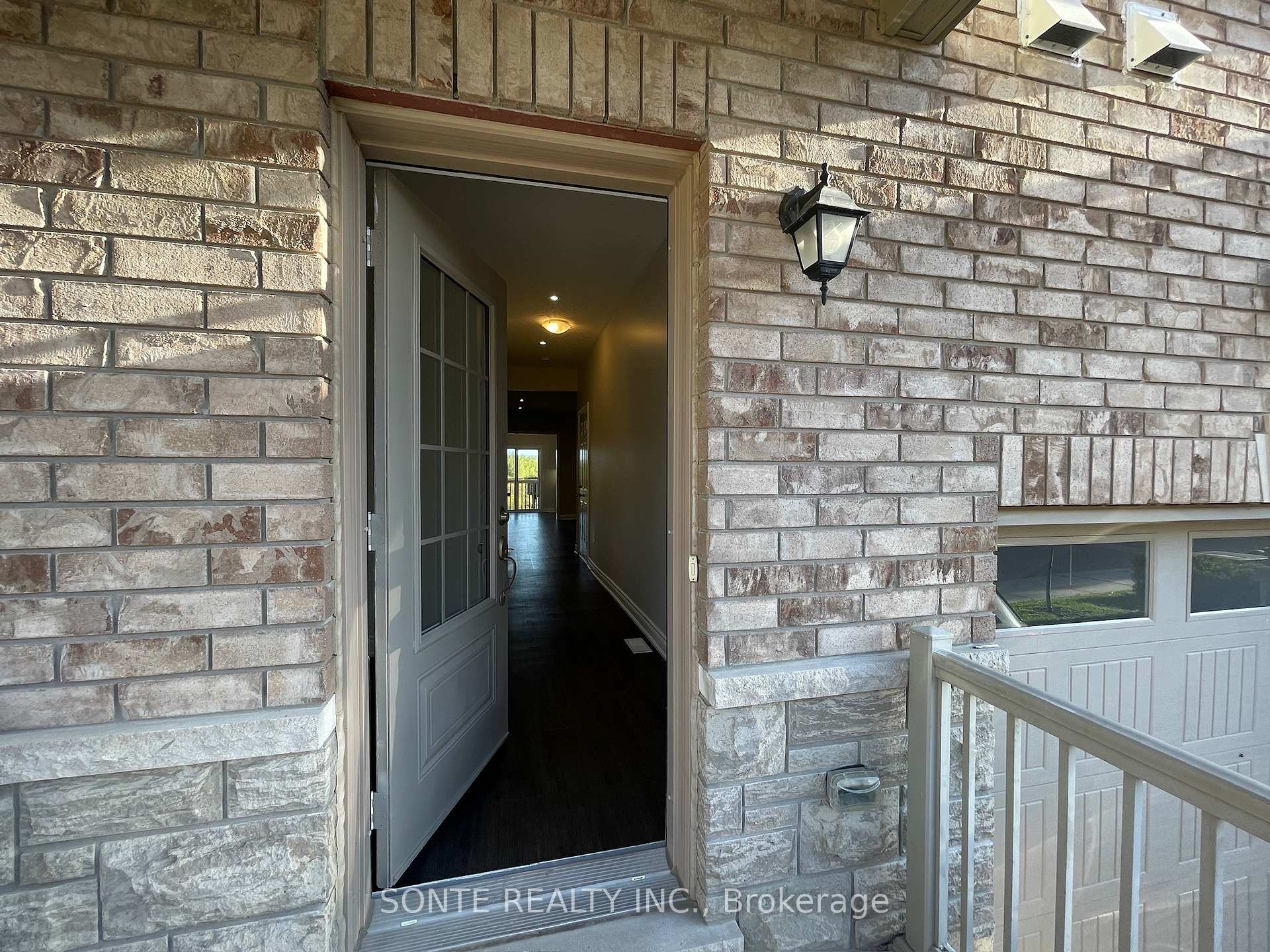 Photo 3 of Unit #21, 40 Megan Crescent, Barrie, Holly — HOMEH