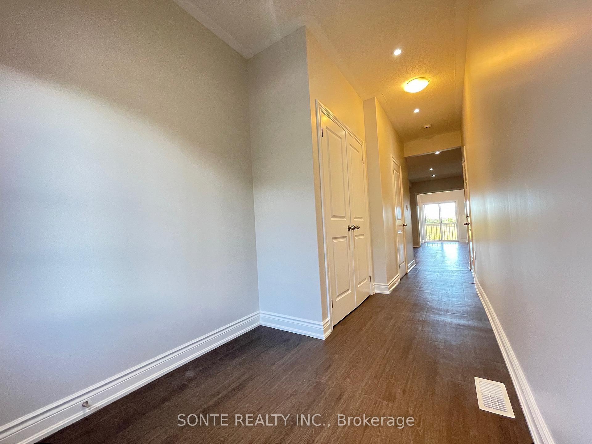 Photo 7 of Unit #21, 40 Megan Crescent, Barrie, Holly — HOMEH
