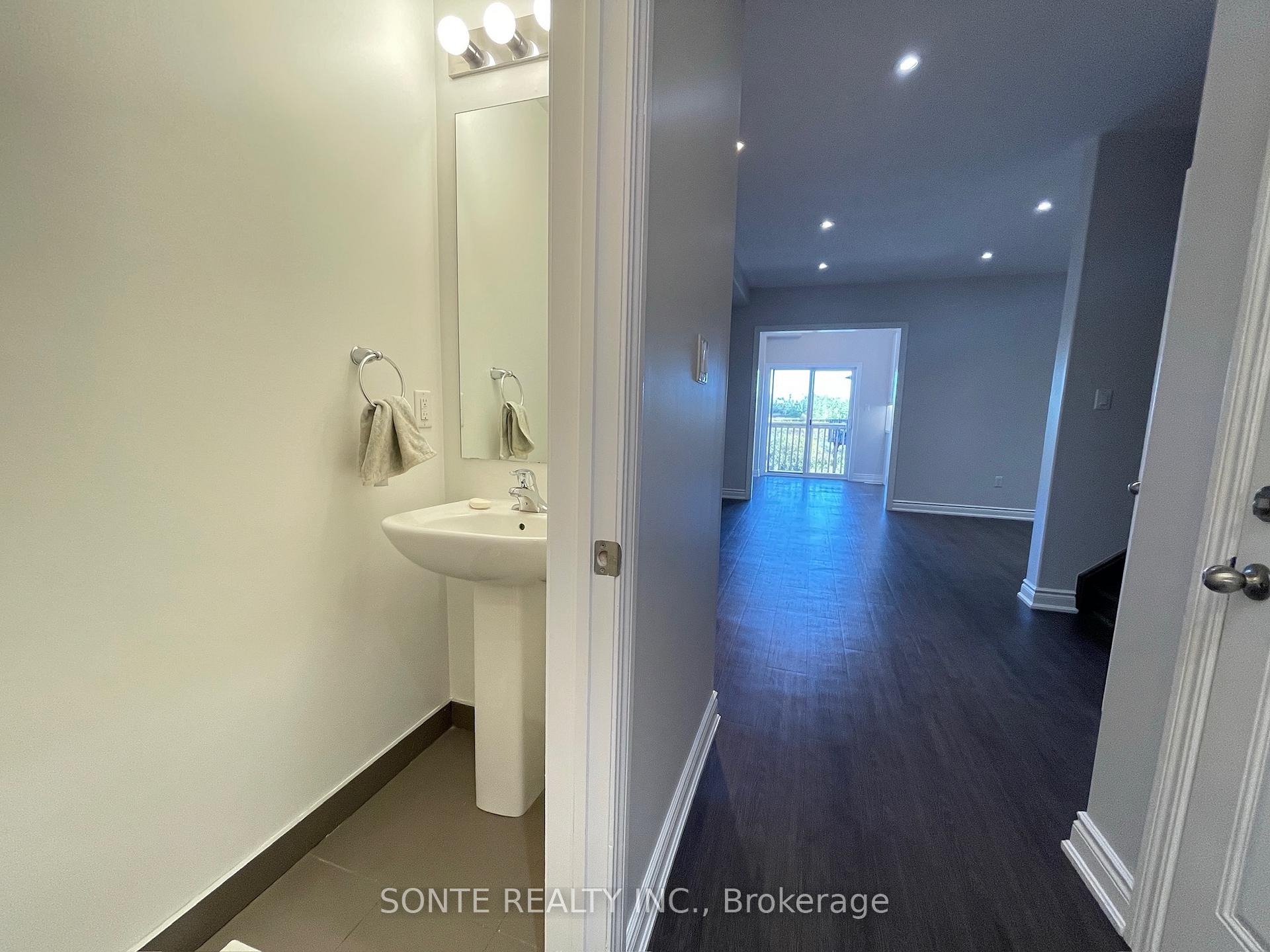 Photo 5 of Unit #21, 40 Megan Crescent, Barrie, Holly — HOMEH