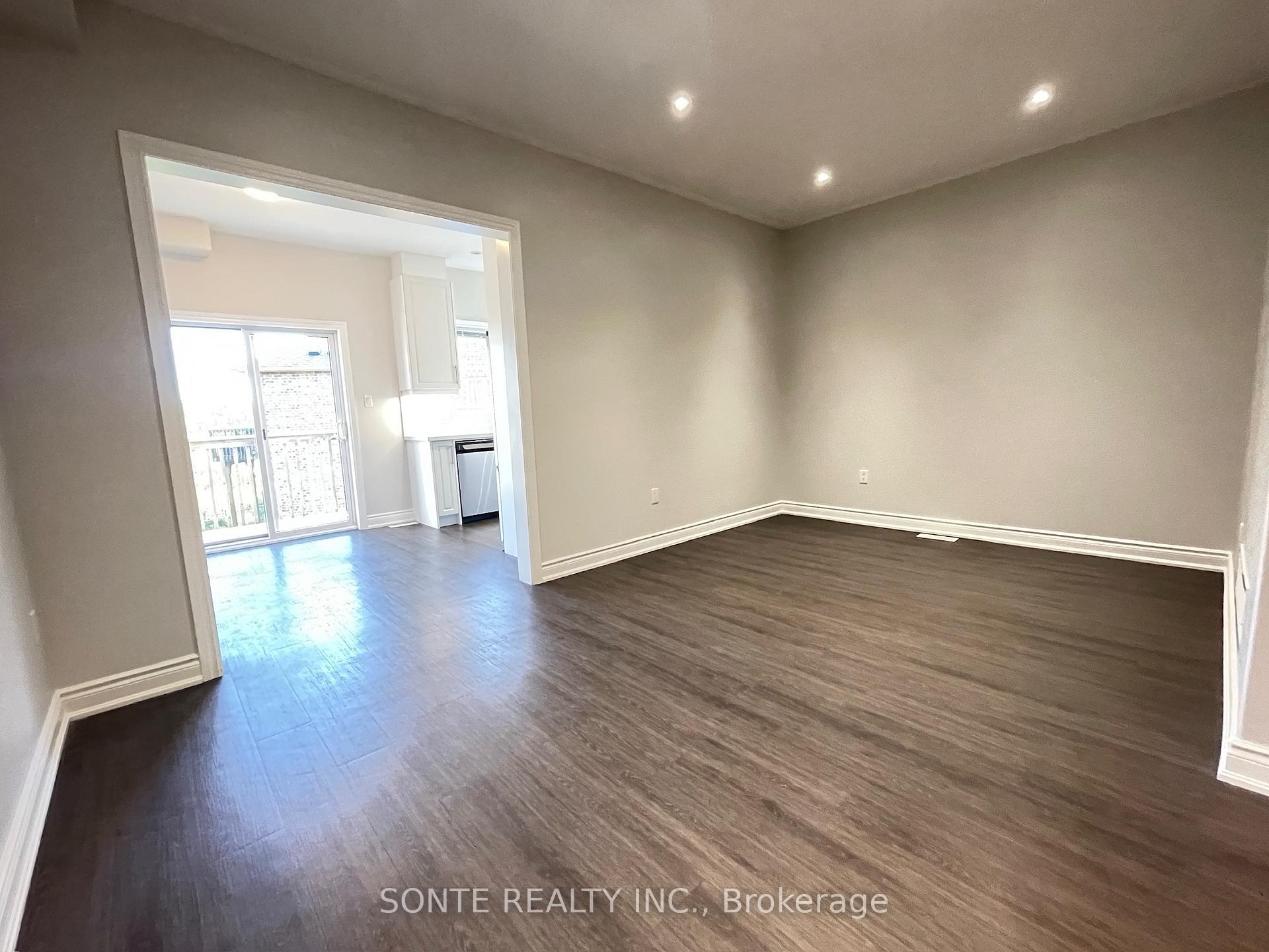 Photo 6 of Unit #21, 40 Megan Crescent, Barrie, Holly — HOMEH