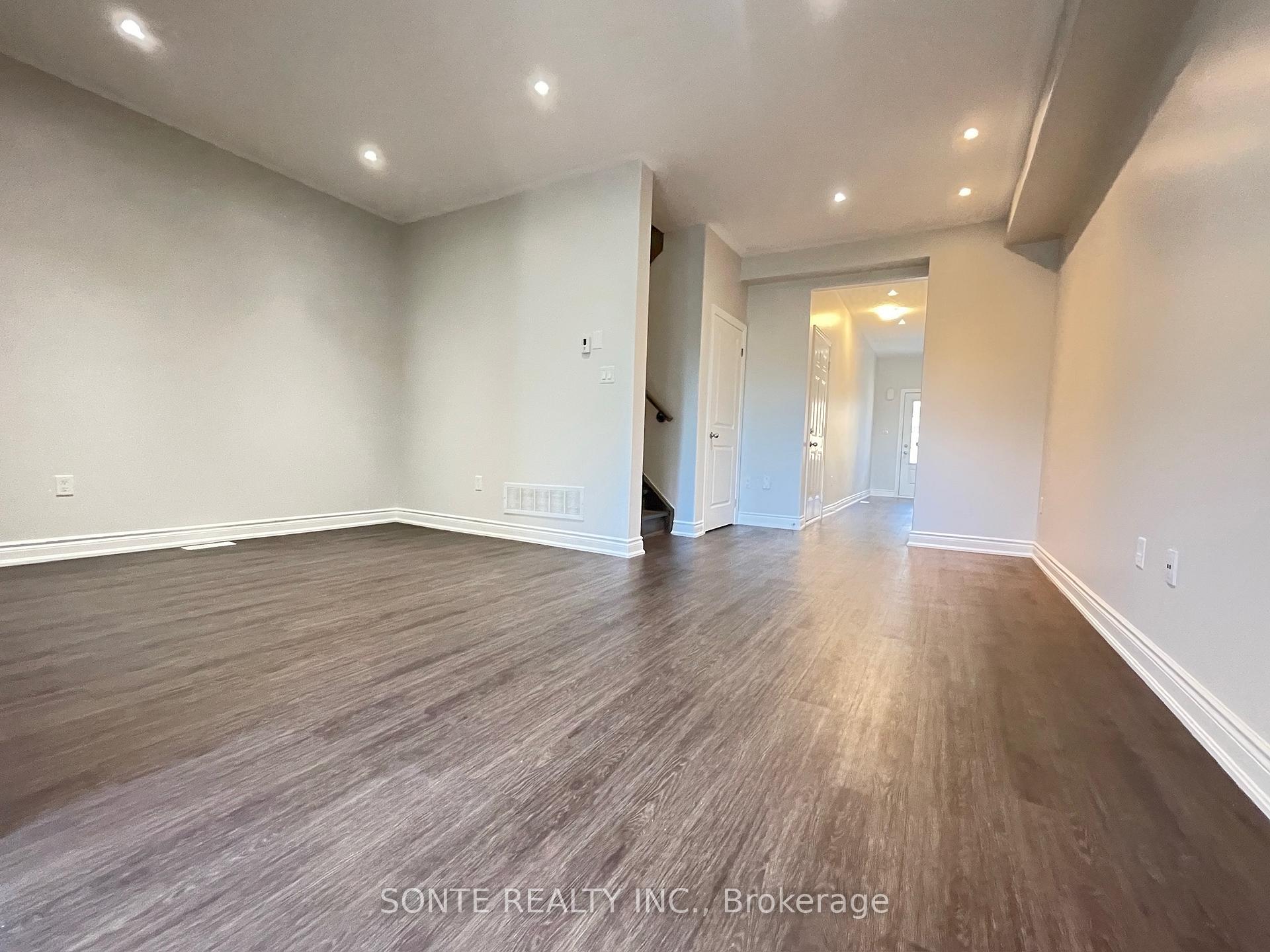 Photo 8 of Unit #21, 40 Megan Crescent, Barrie, Holly — HOMEH