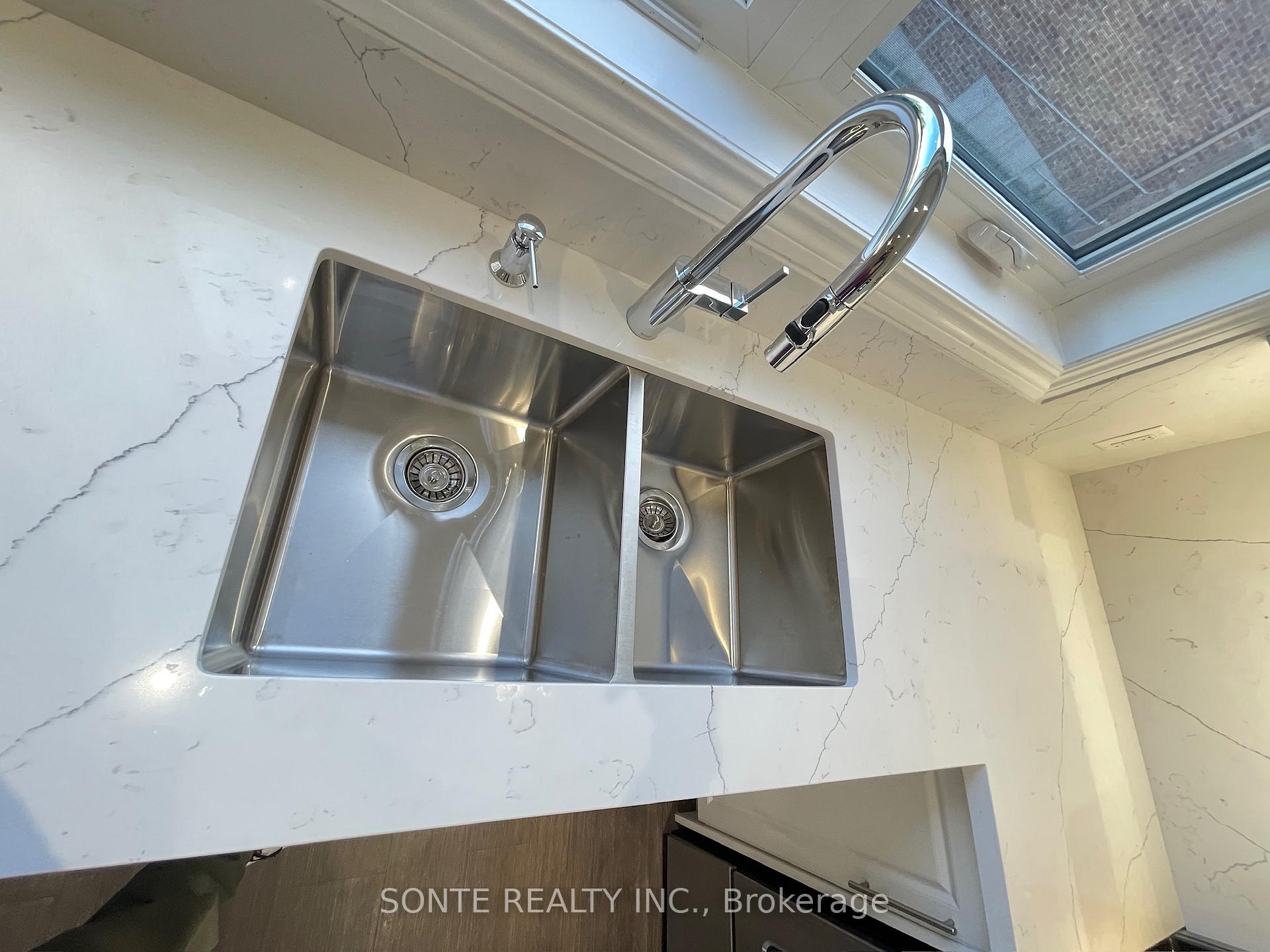 Photo 16 of Unit #21, 40 Megan Crescent, Barrie, Holly — HOMEH